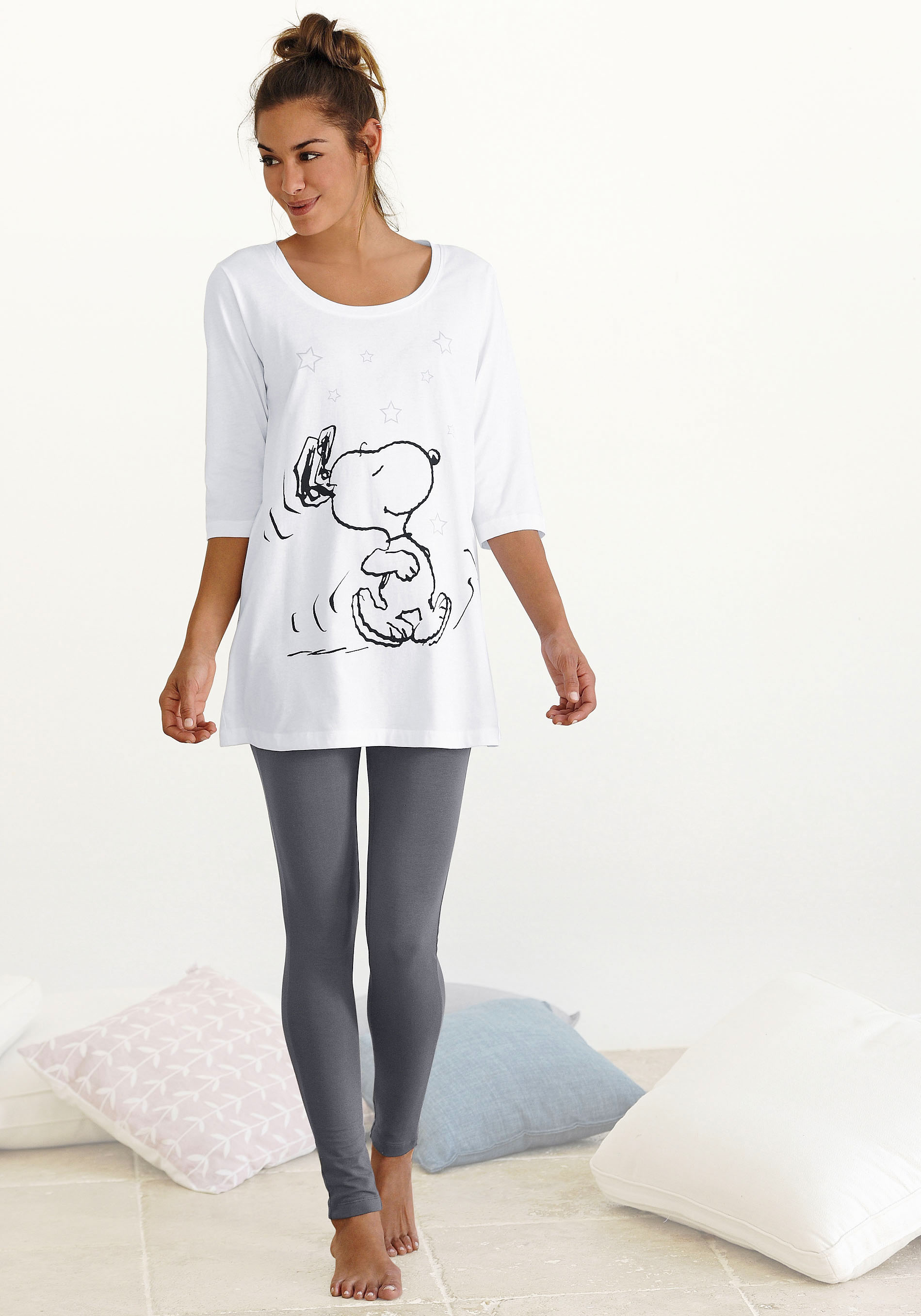 Pyjama, (2 tlg., 1 Stück), mit Leggings und legerem Shirt mit Snoopy Druck
