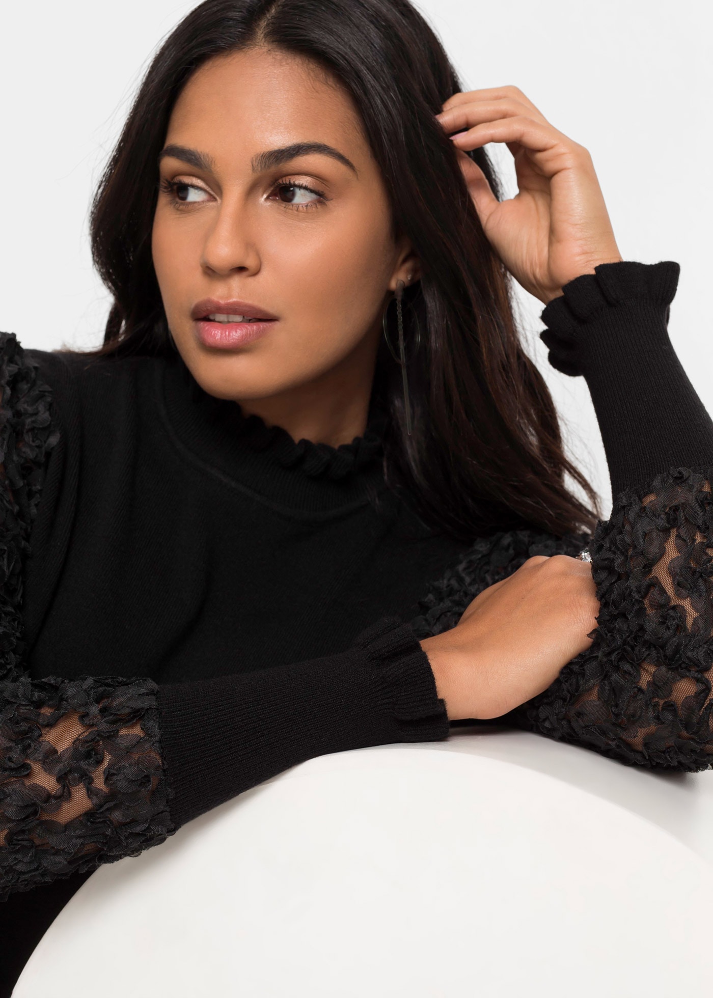 bonprix Pull à col montant »Rollkragenpullover aus fliessendem Viskose-Mix« mélange viscose, col et manches à bord ondulé, manches transparentes