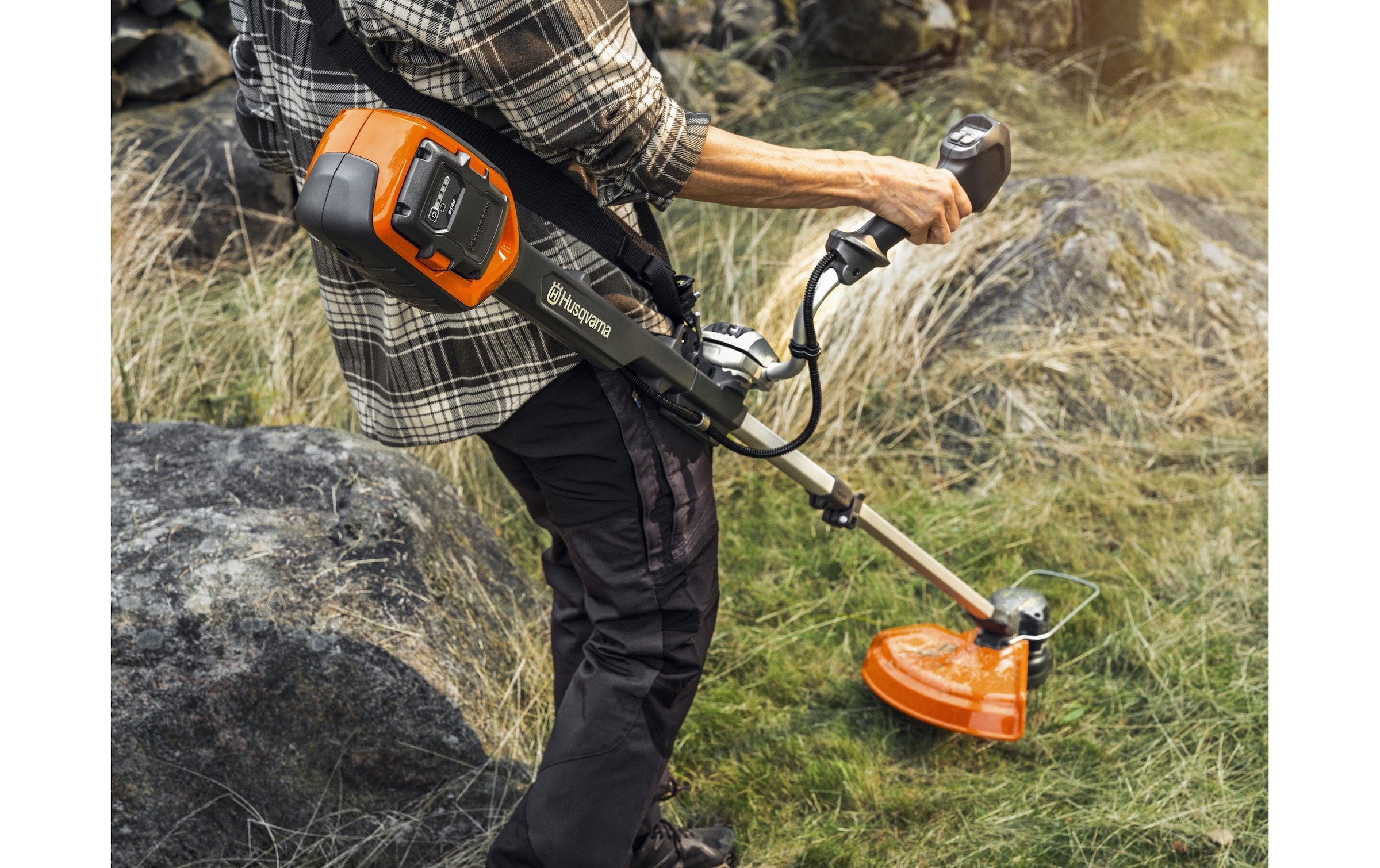 Husqvarna Akku-Rasentrimmer »220iR 36 V« Akku-Rasentrimmer mit Teleskopschaft und bürstenlosem Motor