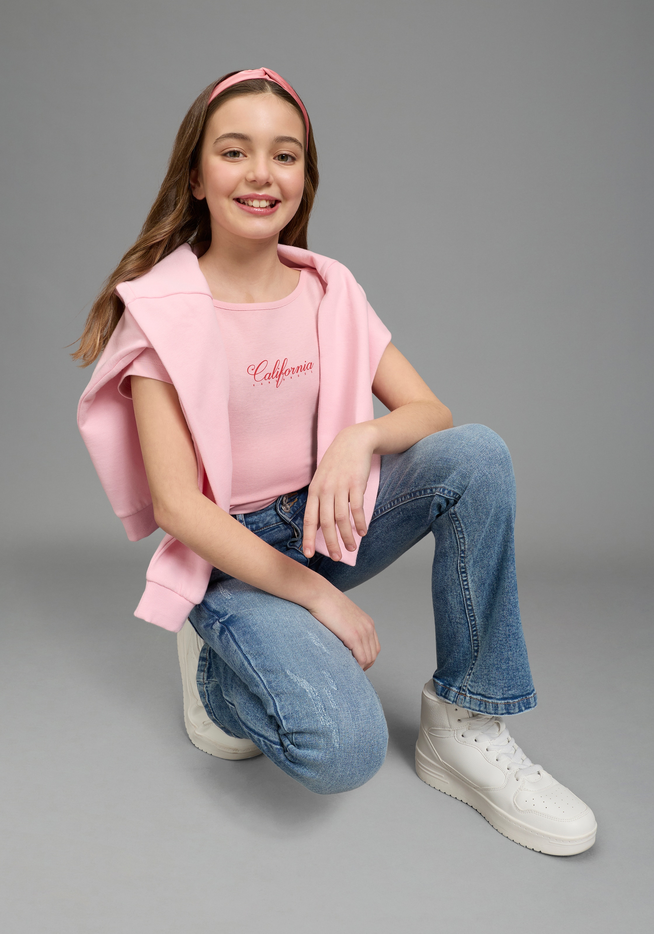 KangaROOS T-shirt »2er Pack T-Shirts mit modischen Ausschnitt« Packung, 2, 2 pièces Basic Schnitt, Kurzarm, U-Boot-Ausschnitt, aus Baumwolle