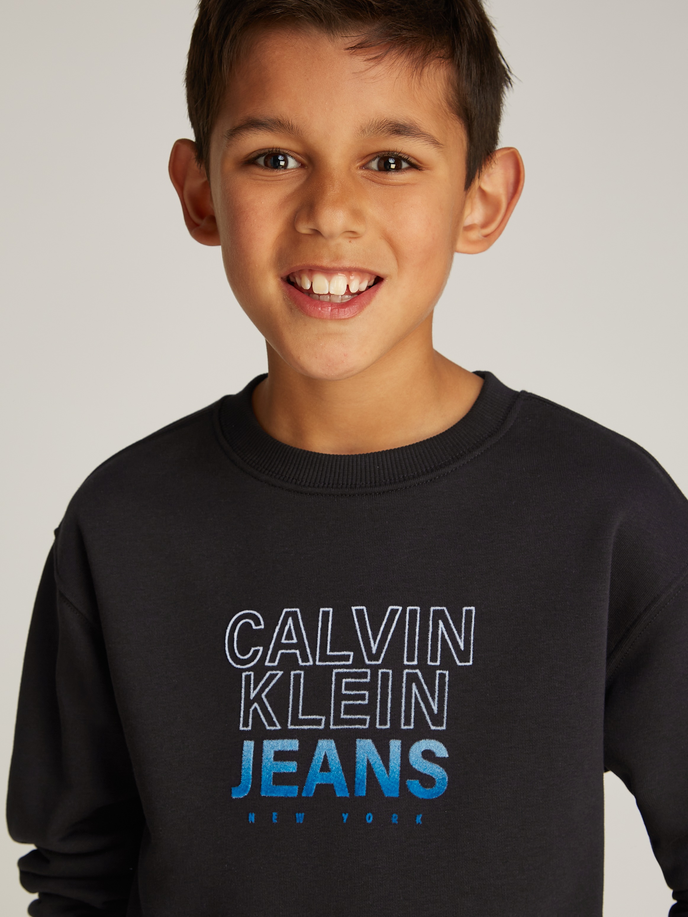 Calvin Klein Jeans Sweatshirt »GRADIENT FLOCK LOGO CN«, für Kinder bis 16 Jahre mit Logoprägung