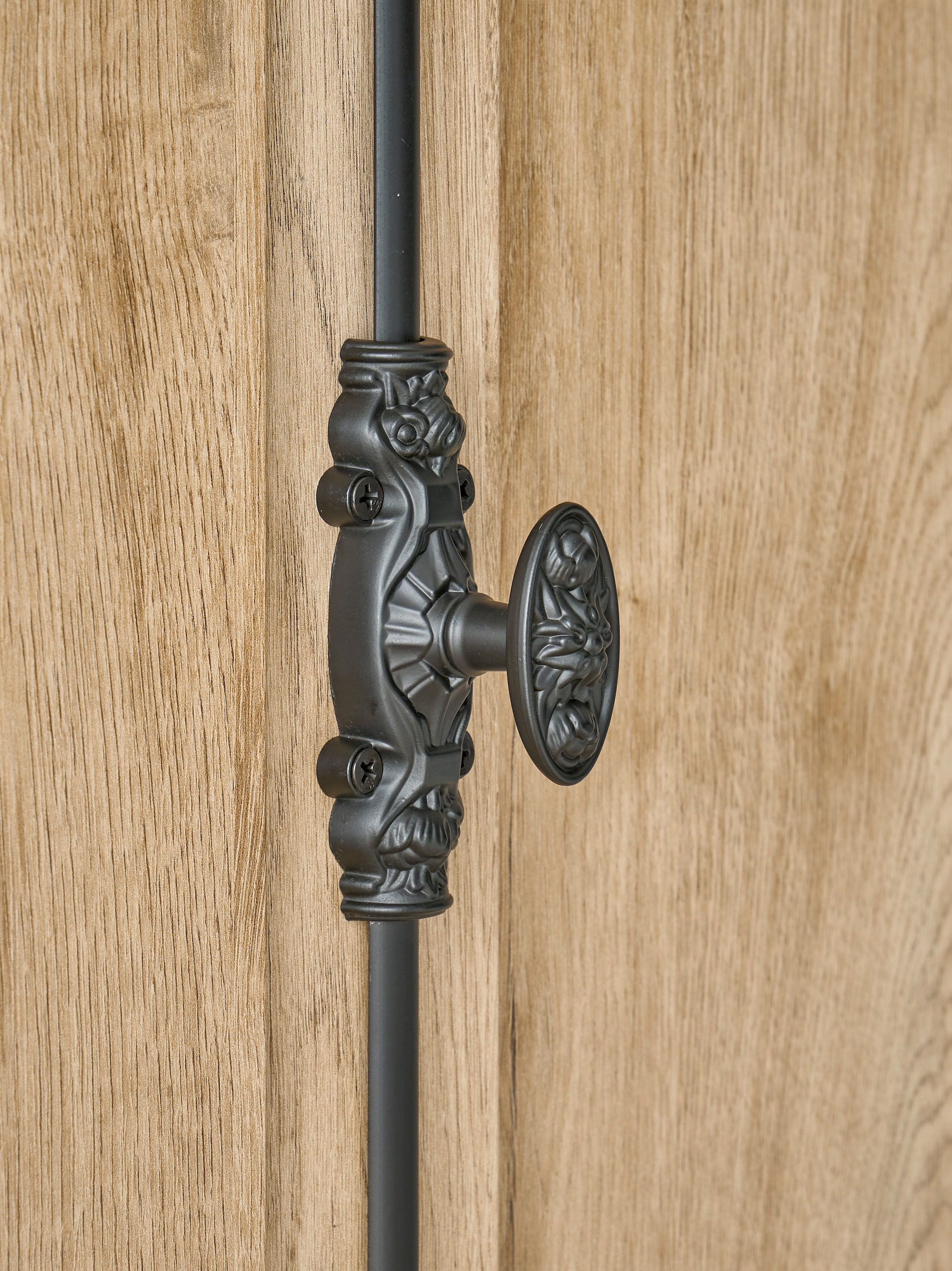 Home affaire Vitrine »Cornwall, Hochschrank im Landhausstil, Glasvitrine, Eiche Dekor«, (1 St.), Metallgriffe, 105 cm breit, viel Stauraum, in zwei Grössen verfügbar