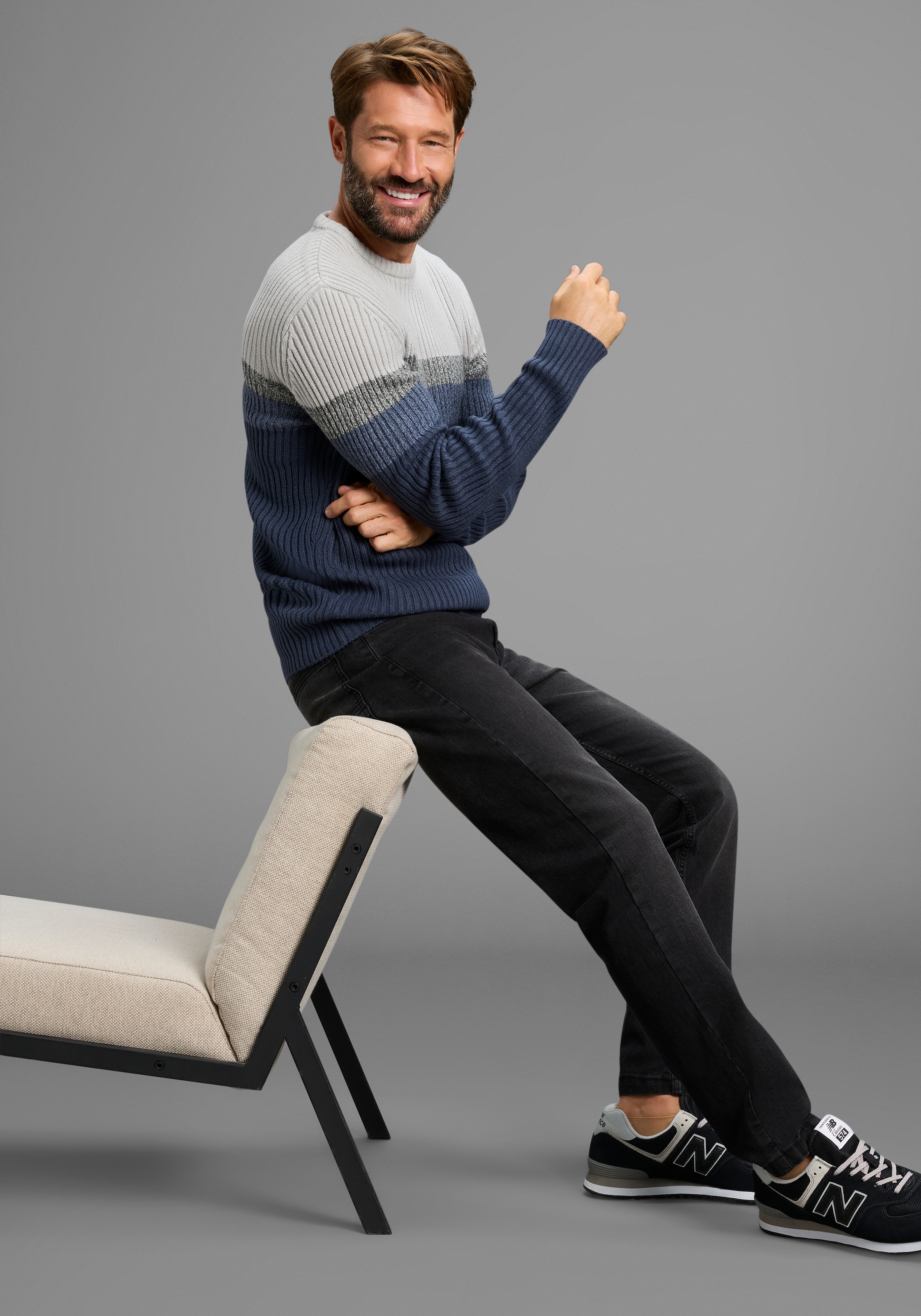 Man's World Rundhalspullover »Neue Kollektion! Highlight angesagte Streifen-Optik« melierter Streifen ,weicher Griff, Perfekt für die kältere Jahreszeit