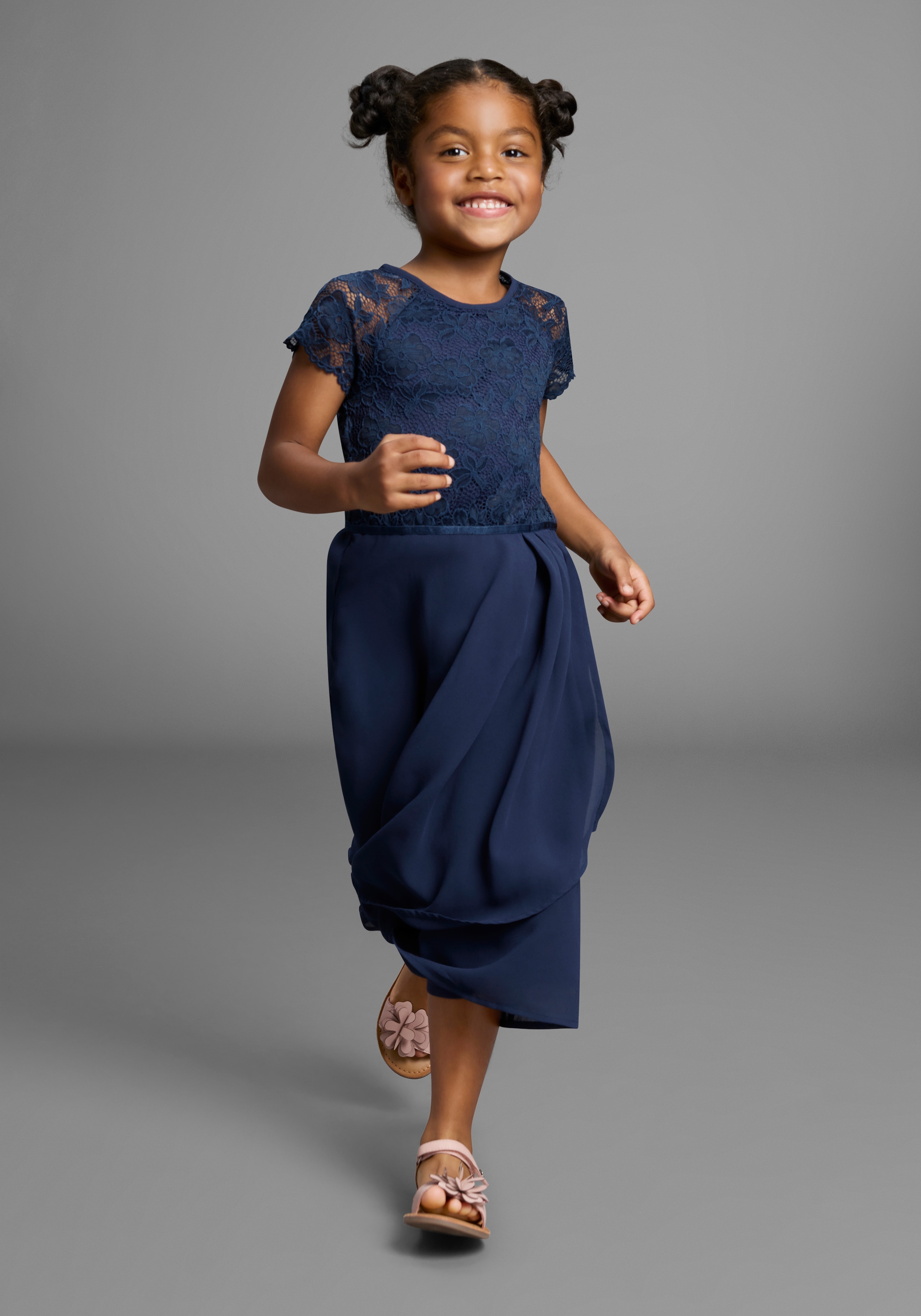 KIDSWORLD Robe en jersey »Festliches Kleid mit Spitze« Robe élégante avec dentelle et chiffon