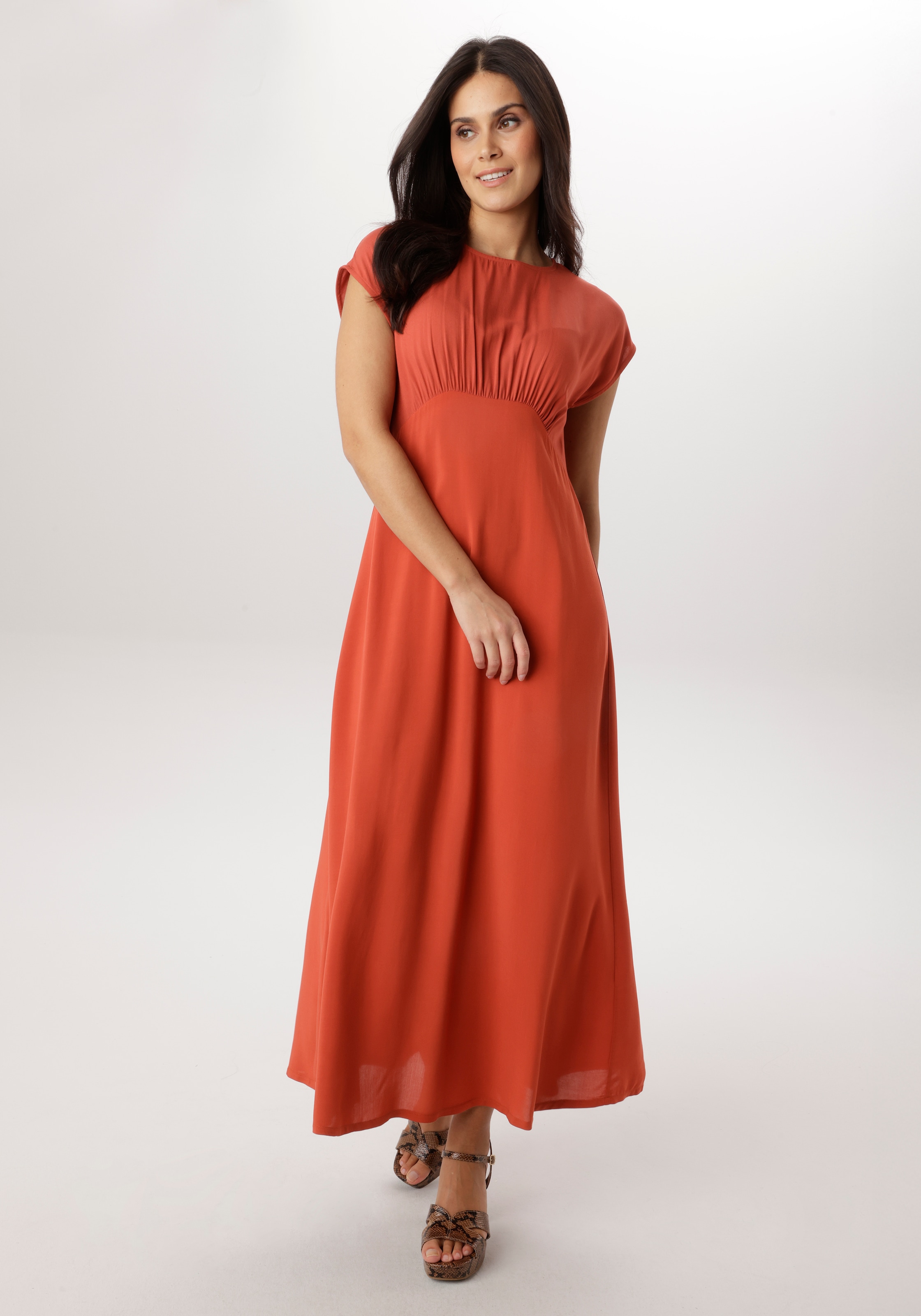 Image of Aniston SELECTED Maxikleid mit gebogener Unterbrustnaht im Empire-Stil - NEUE KOLLEKTION