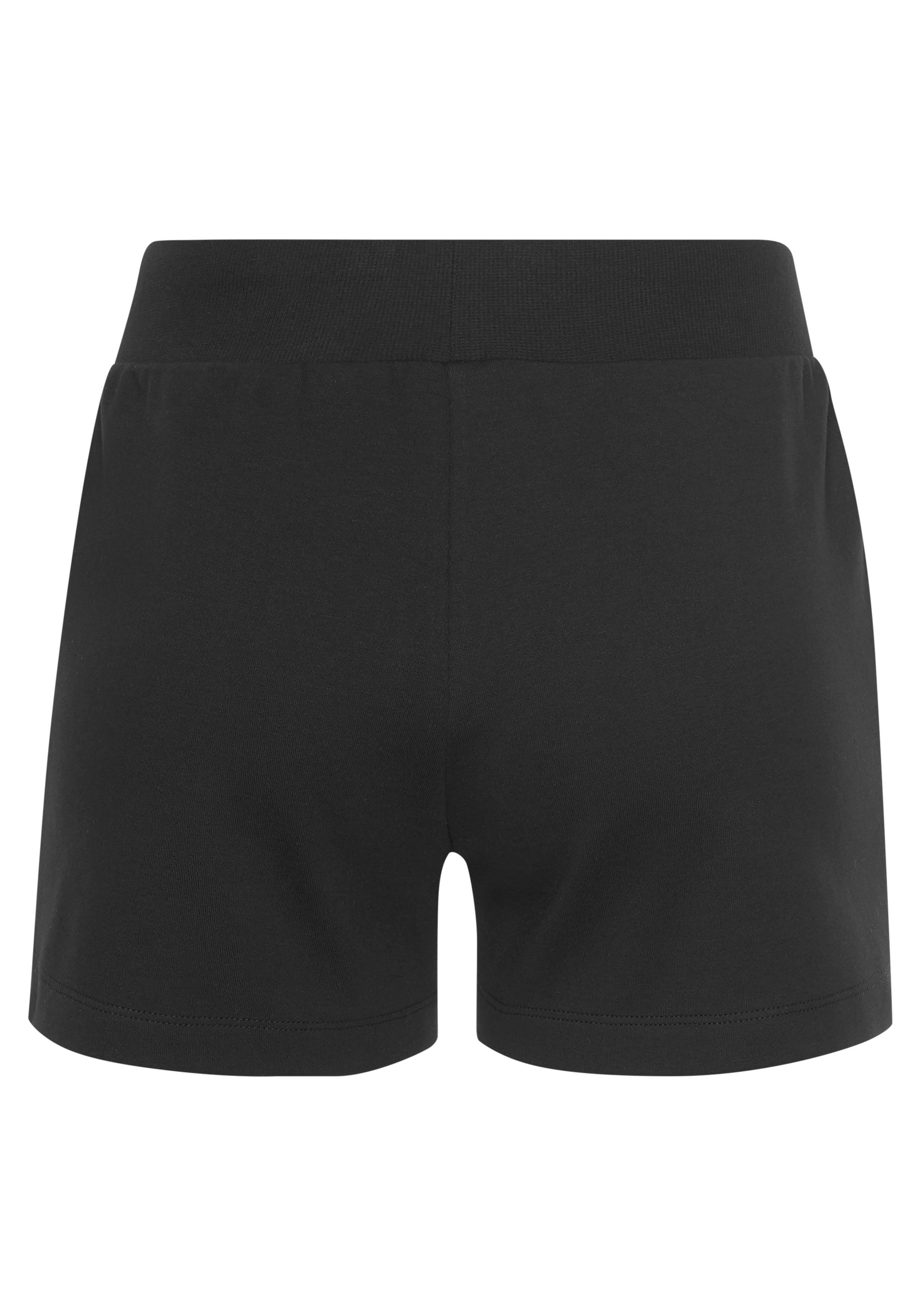 Bench. Loungewear Relaxshorts, mit kleiner glänzenden Logostickerei, Loungeanzug