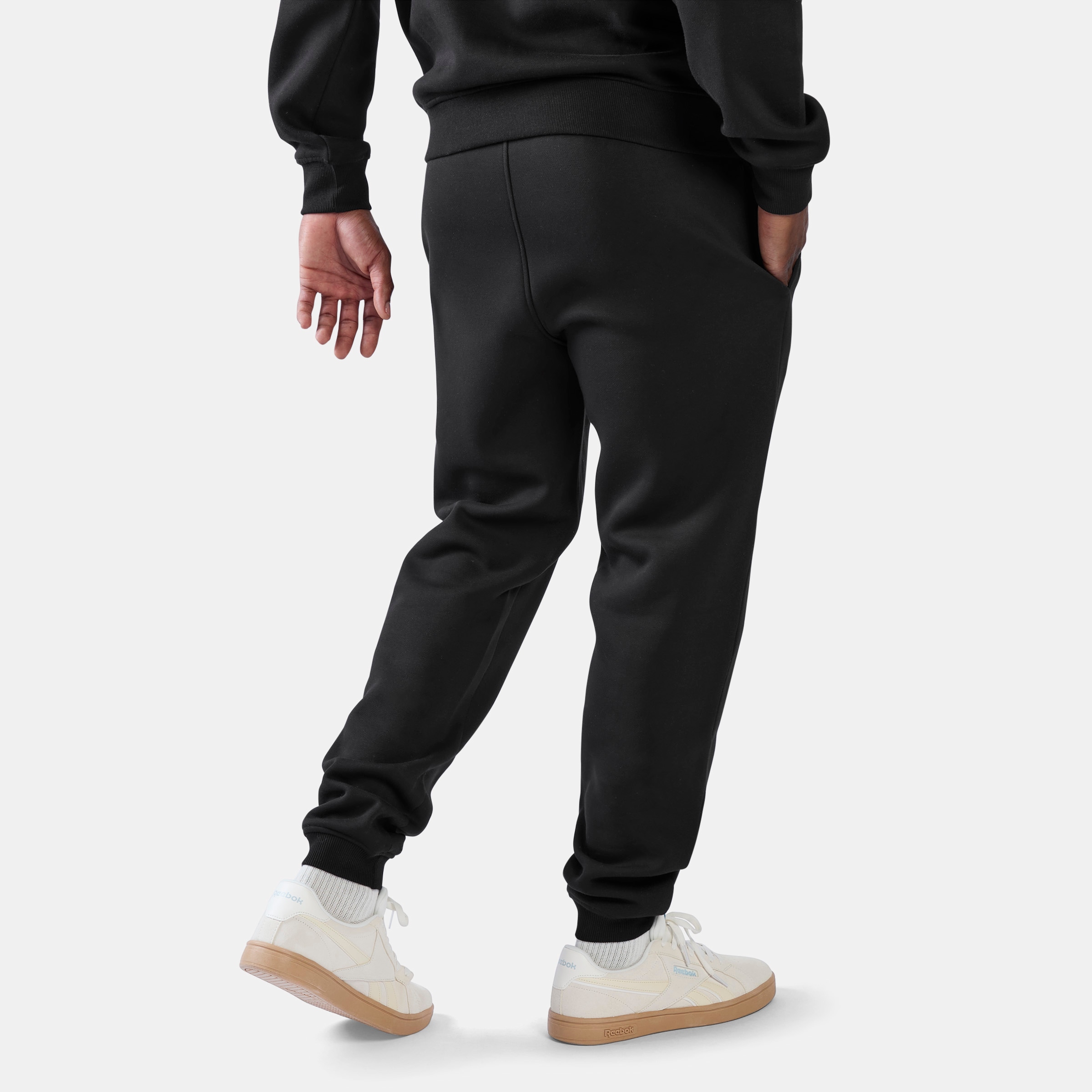 Reebok Pantalon de jogging »ID 2-COLOUR LOGO FLEECE CUFFED JOG PANT«  Jogginghose für Sportmode, aus Baumwolle und Polyester