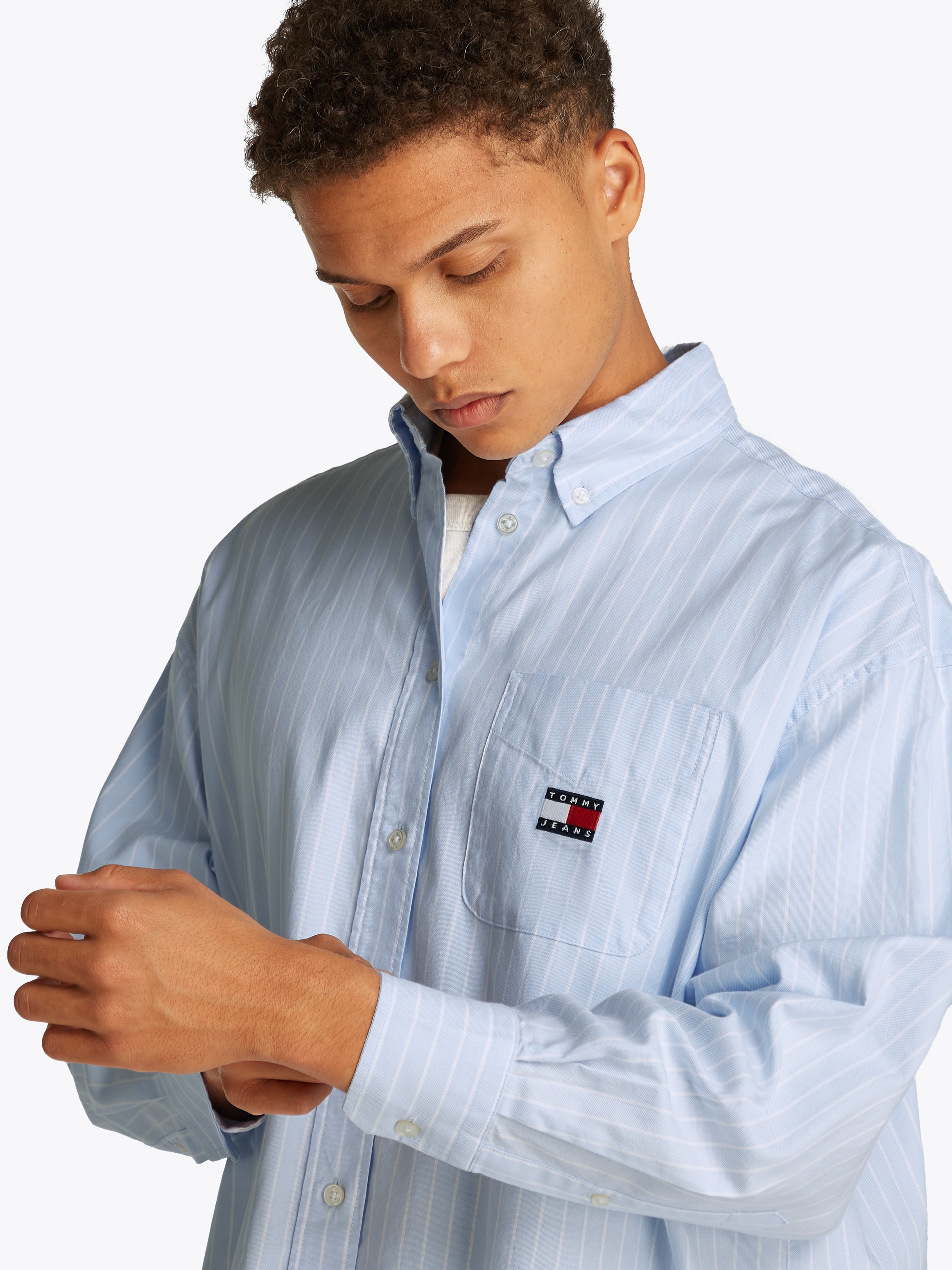 Tommy Jeans Curve Hemdbluse »TJW OVS BADGE OXFORD SHIRT EXT«, in Grossen Grössen, Oxford Qualität, oversized, Logo-Badge