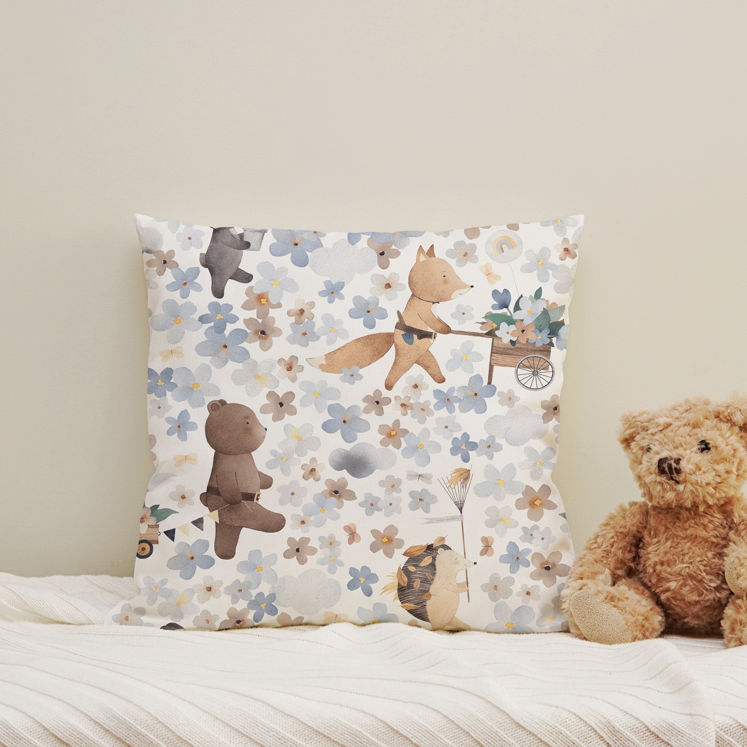 Image of queence Dekokissen "Wildtiere und Blumenwiese" Kissenhülle mit HD Premium Druck, geruchsneutral, 40x40cm