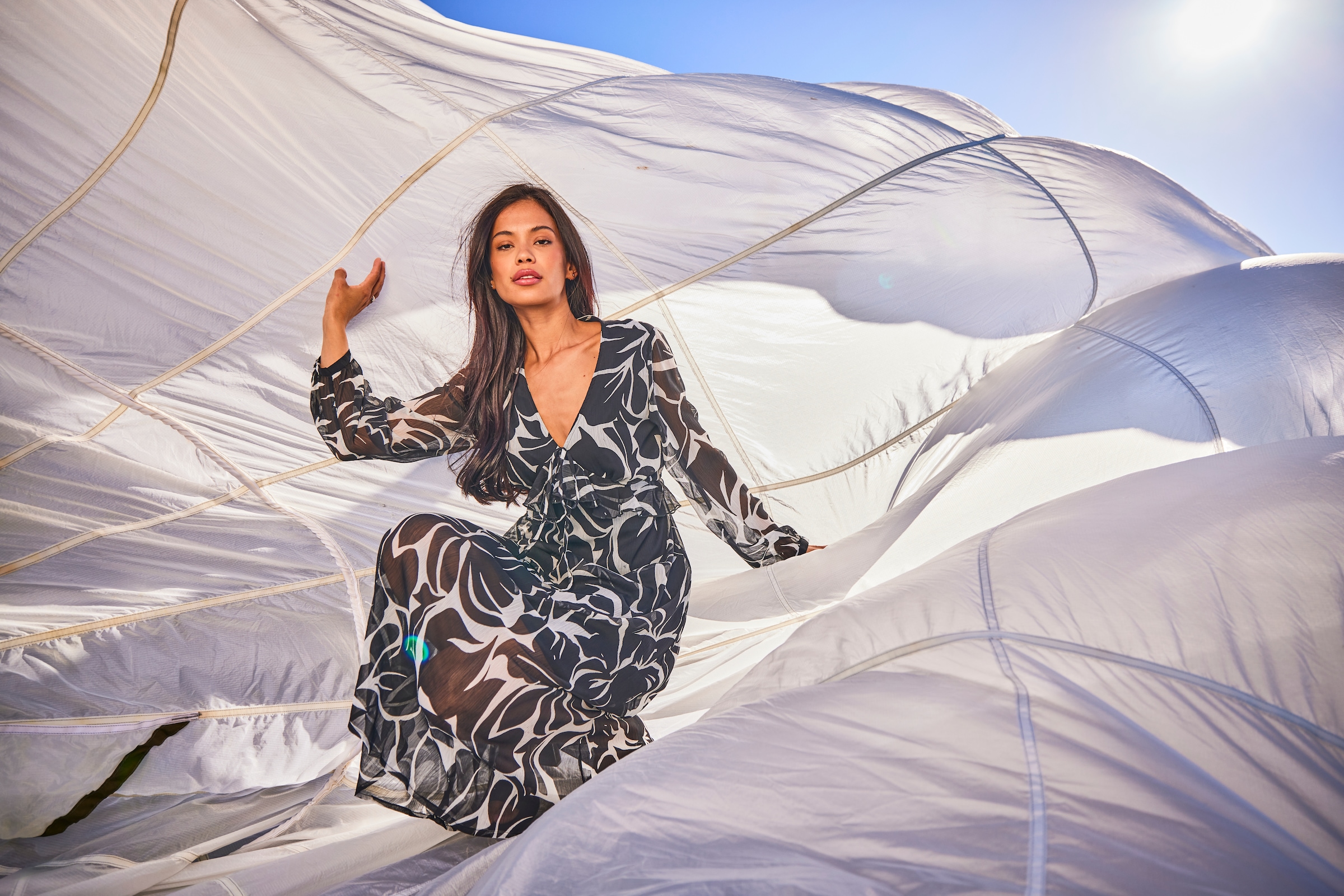 Aniston SELECTED Chiffonkleid mit romantischer Blütenmusterung allover - NEUE KOLLEKTION