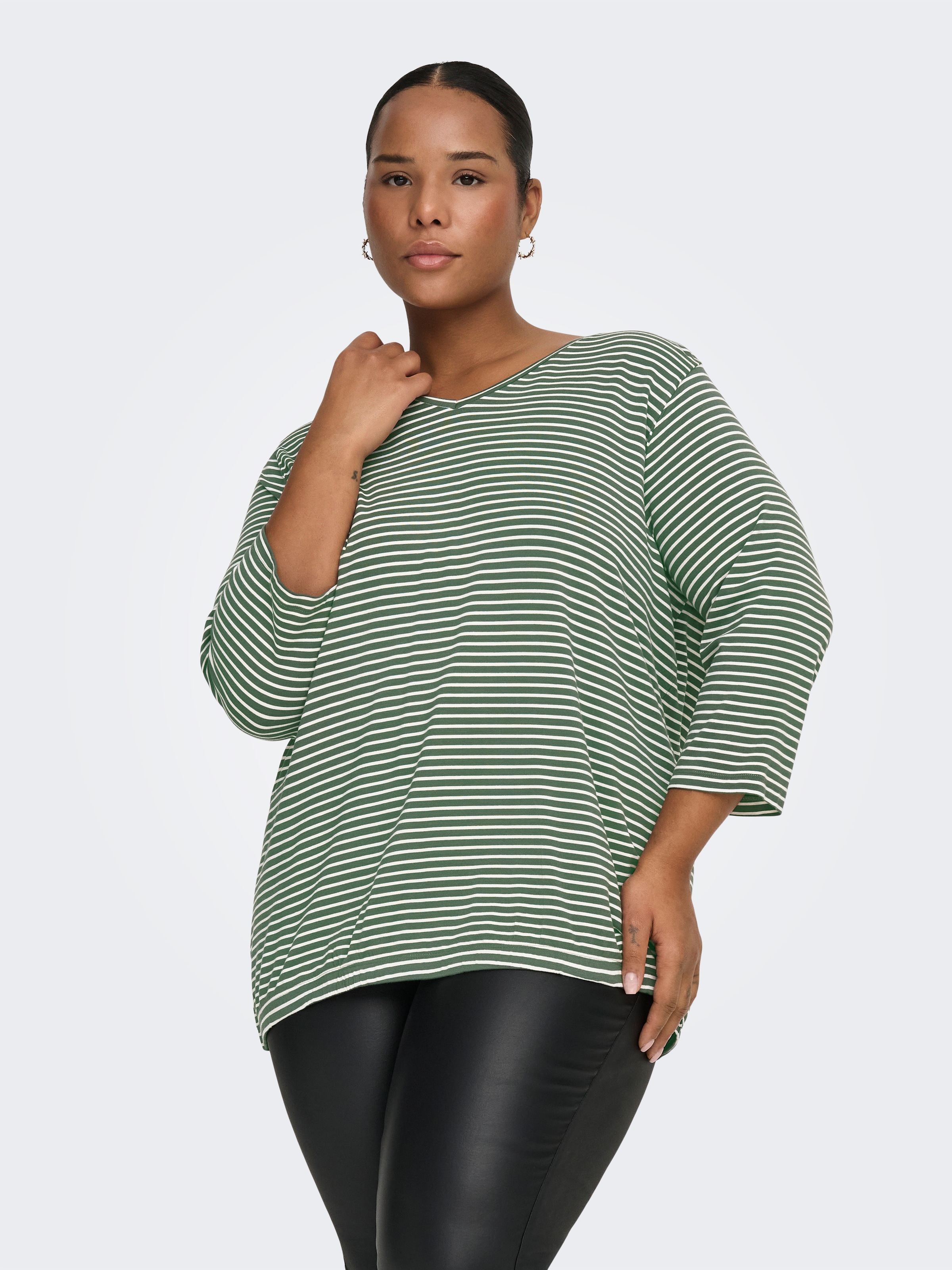 Image of ONLY CARMAKOMA 3/4-Arm-Shirt "CARLINA 3/4 SLEEVE V-NECK BLOUSE JRS"
