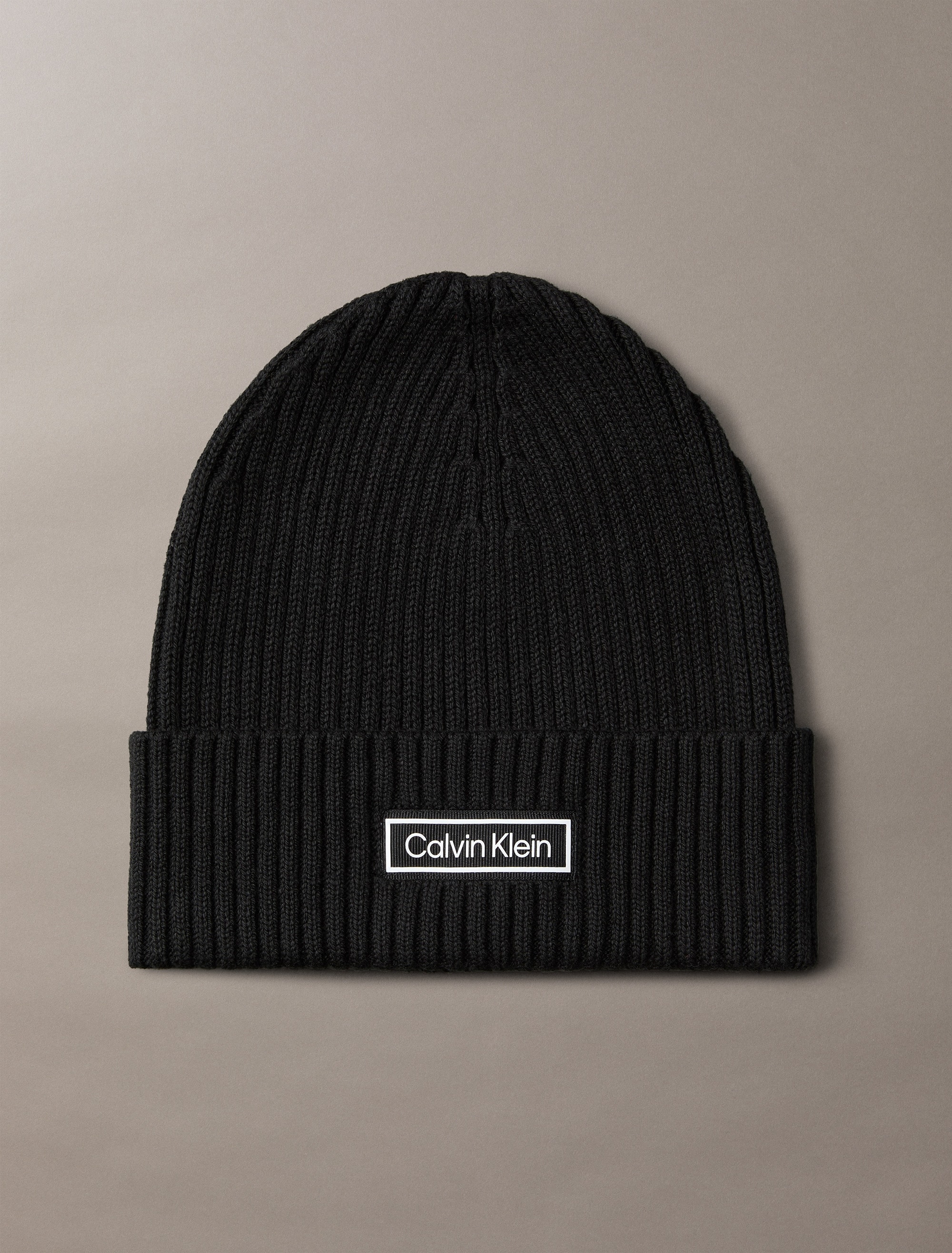 Calvin Klein Strickmütze »PATCH CHUNKY RIB COTTON BEANIE«, mit Markenlogo