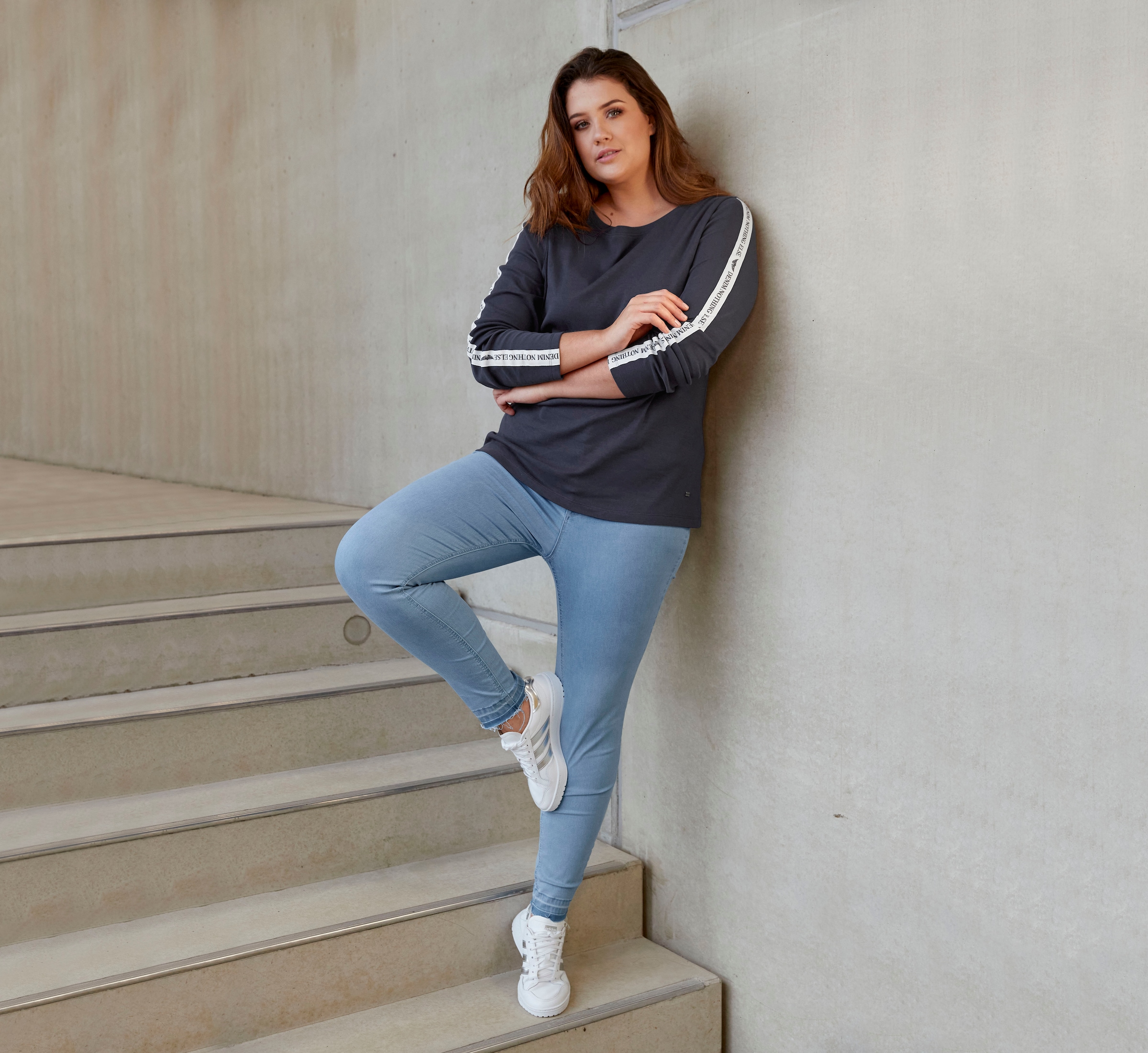 Arizona T-shirt à manches longues langärmelig,  figurbetont,  unifarben mit Farbeinsätzen
