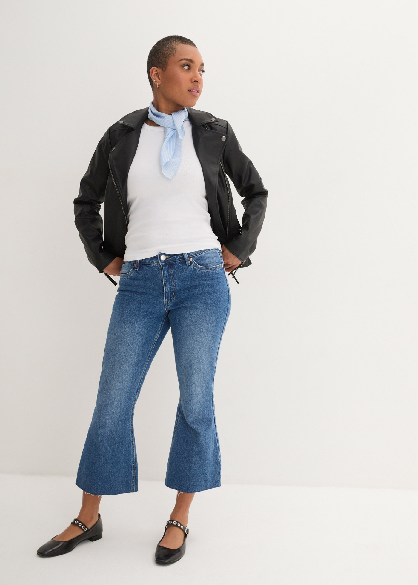 bonprix Lederimitatjacke im Bikerstil, taillierte Passform, mit Kragen und Revers