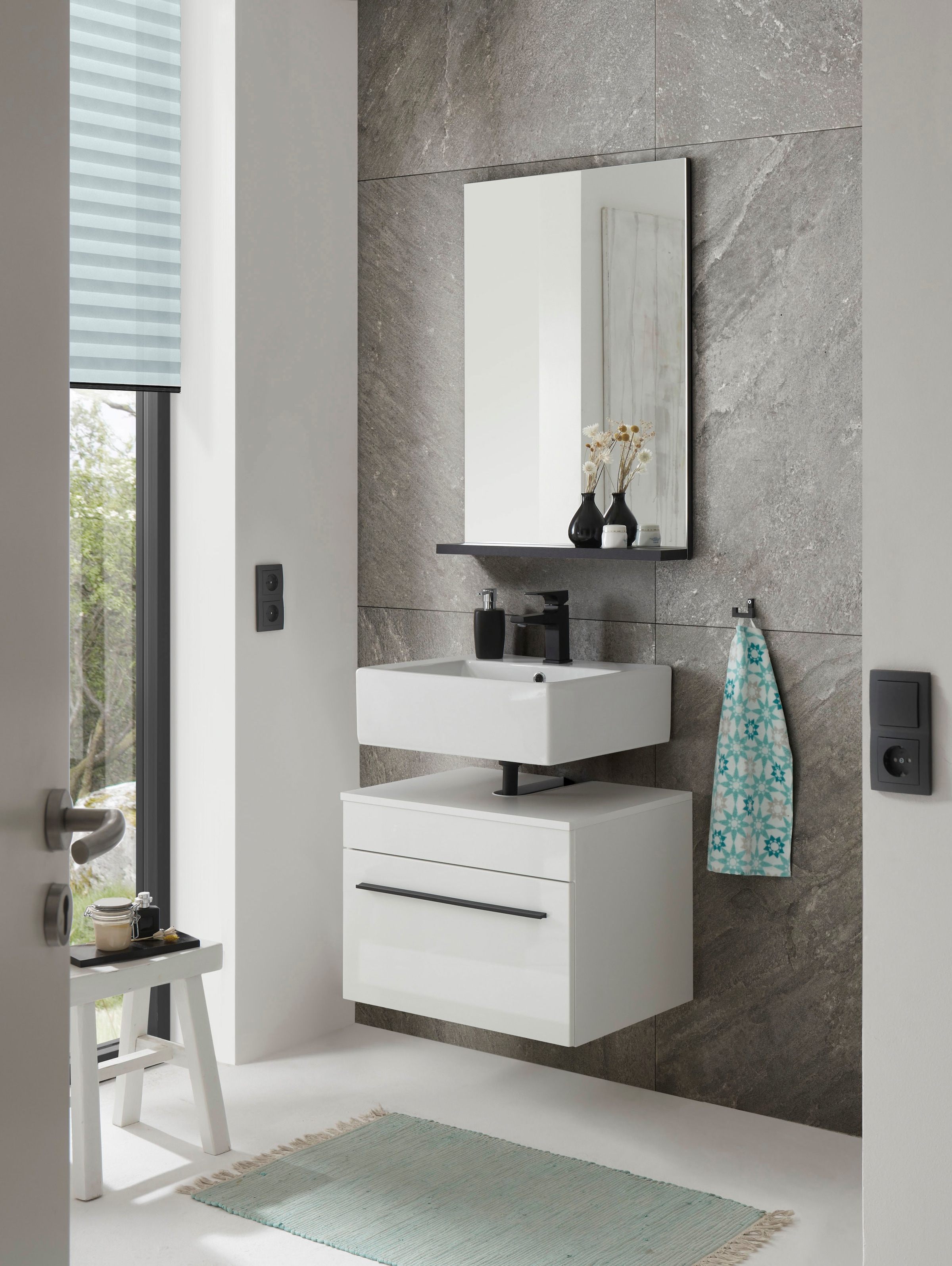 INOSIGN Waschbeckenunterschrank »Cantara, Badschrank in Hochglanz Weiss, Waschtisch«, mit schwarzem Griff, ausreichend Stauraum