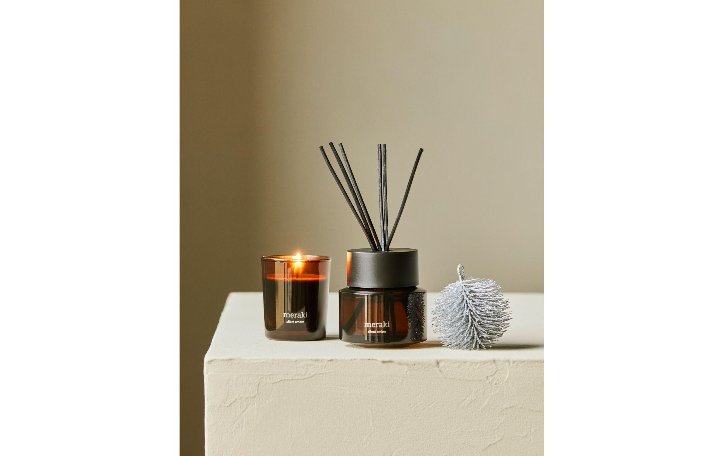   Bougie parfumée »Silent Amber Weiss/White«