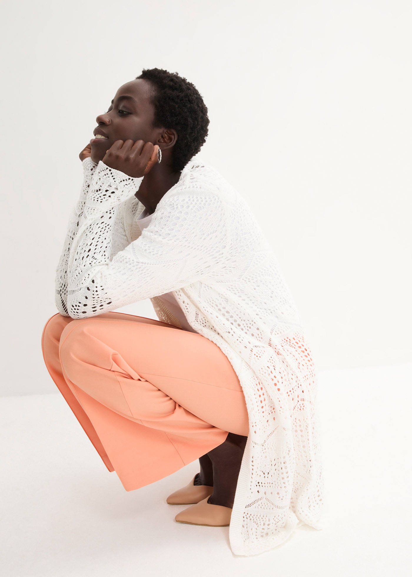 bonprix Cardigan long 1 pièces lockere und offene Passform, mit femininem Lochmuster, casual Stil