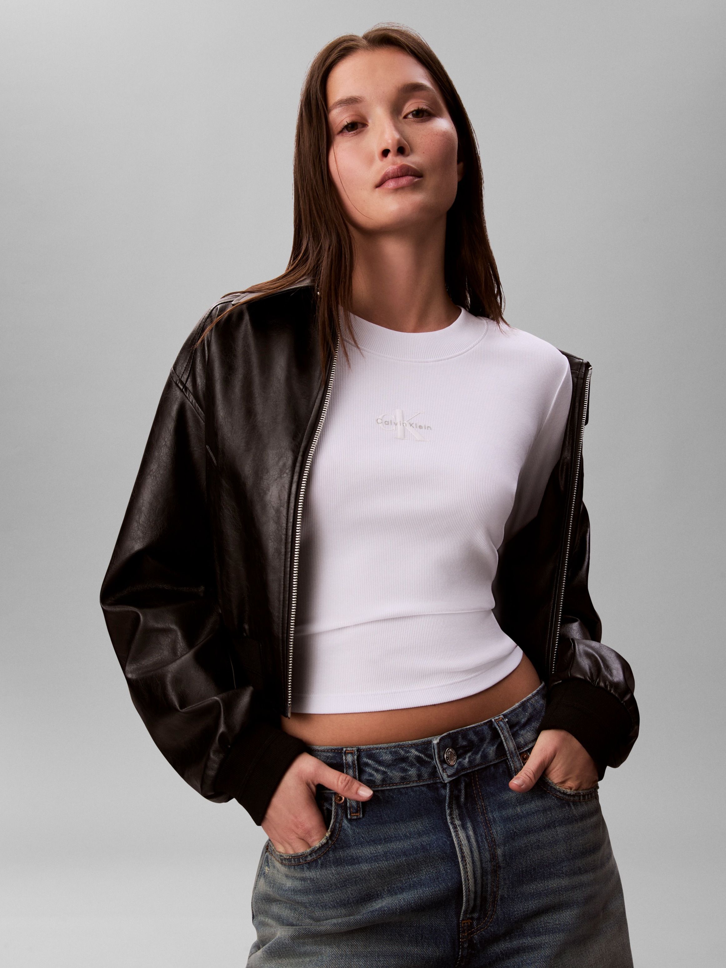 Calvin Klein Jeans Langarmshirt Rundhalsausschnitt, figurbetonte Passform, Logodruck