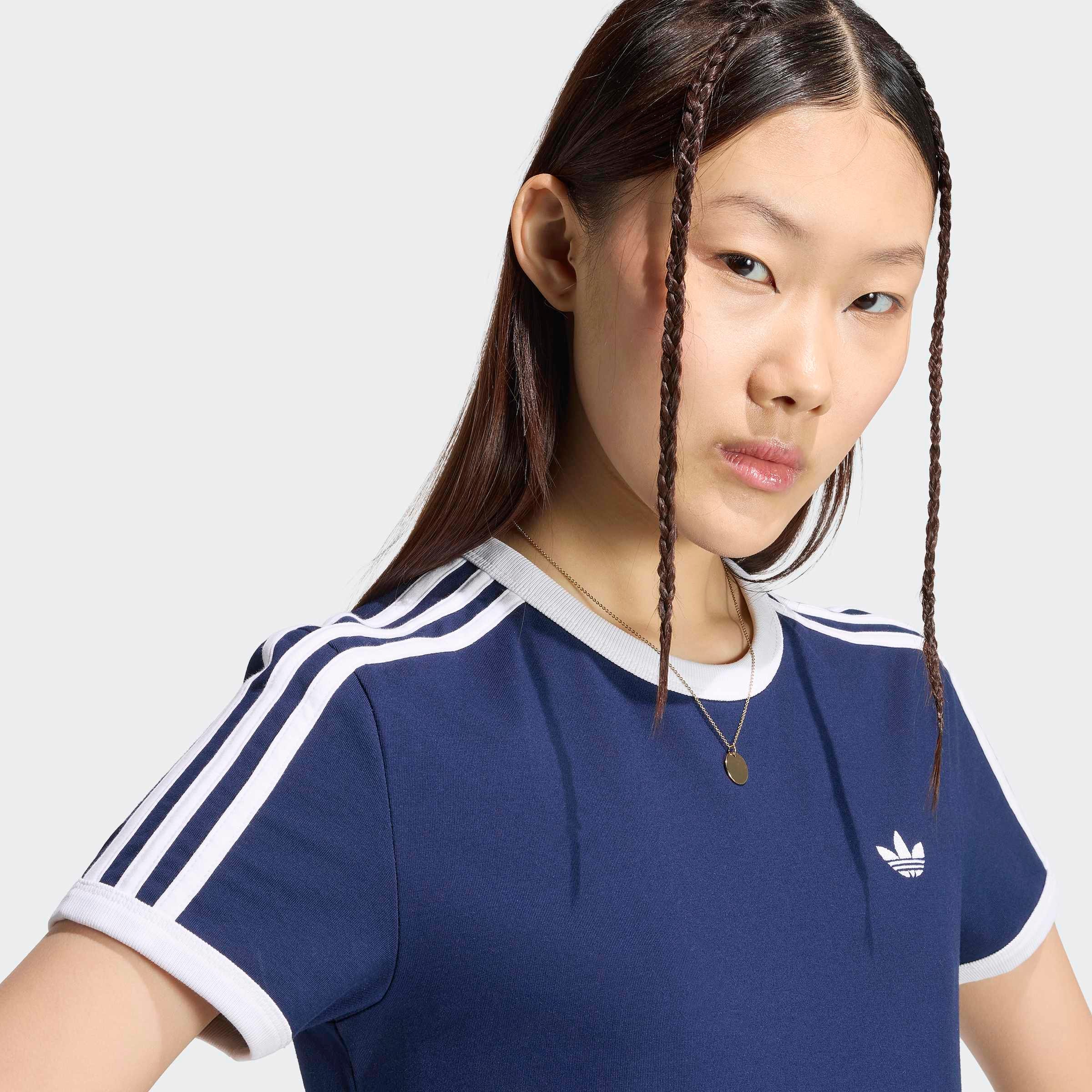 adidas Originals T-Shirt »3-STREIFEN, SCHMAL GESCHNITTEN« sanft anliegende Passform, ohne Verschluss, für sportlichen Look