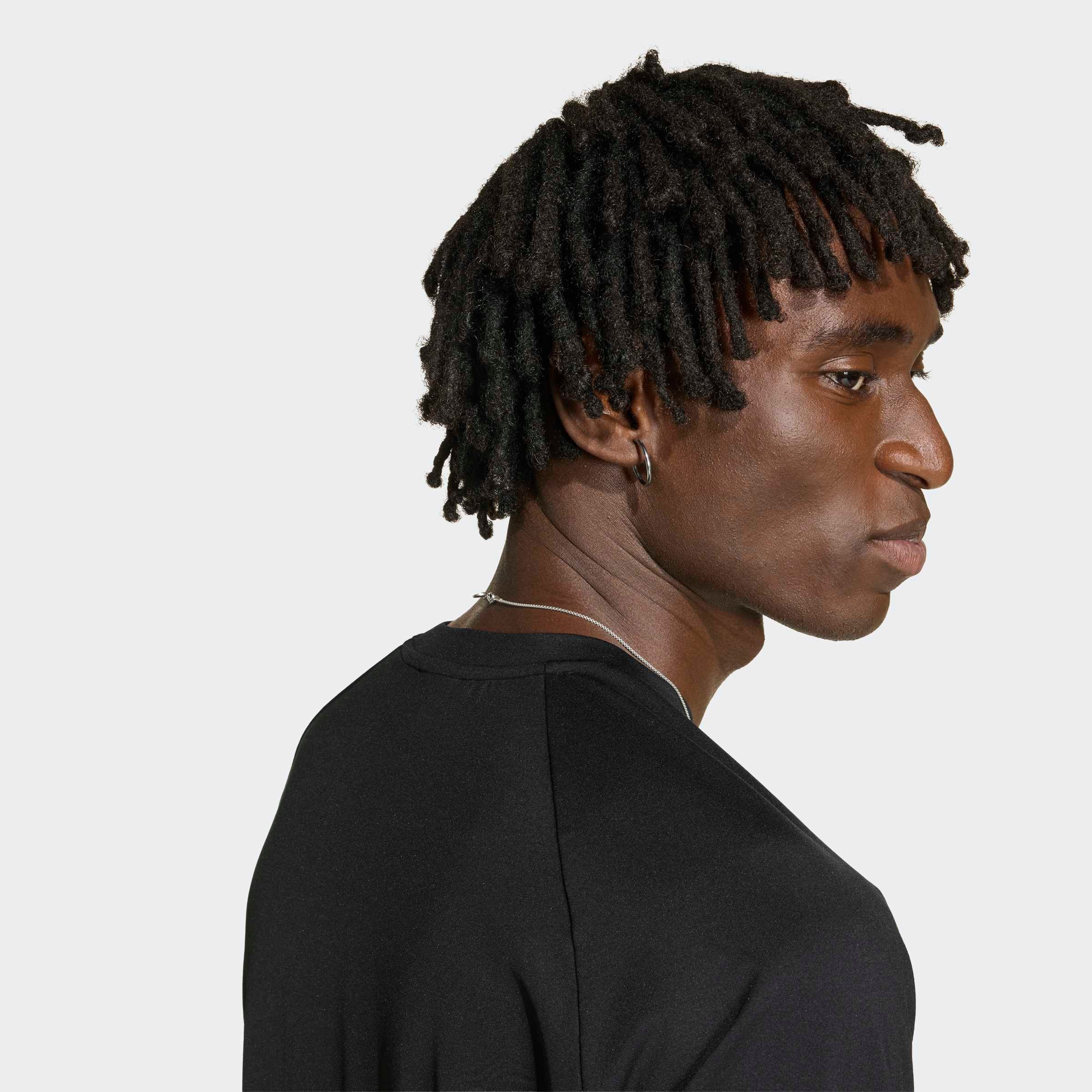 adidas Originals T-shirt »TECH ESS POLY T« style sportif, sans fermeture, en polyester