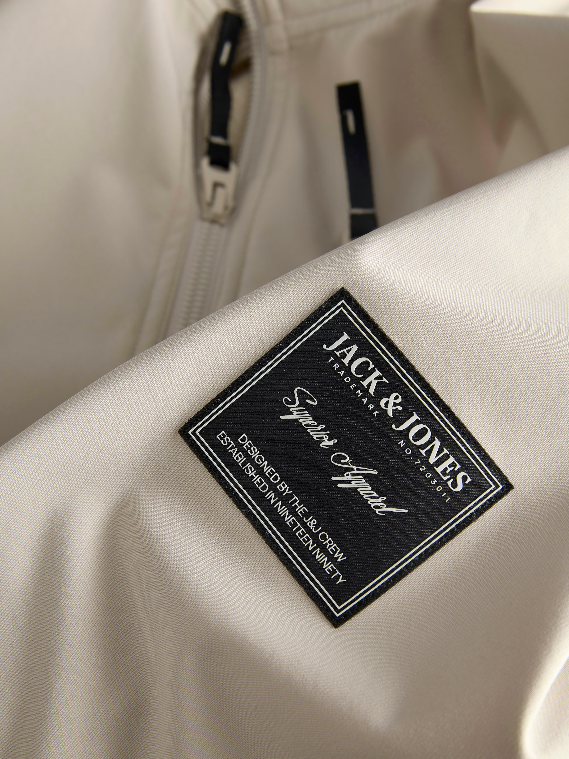 Jack & Jones Softshelljacke »JJEPARKER SOFTSHELL BOMBER SN« mit Brust-Reissverschluss