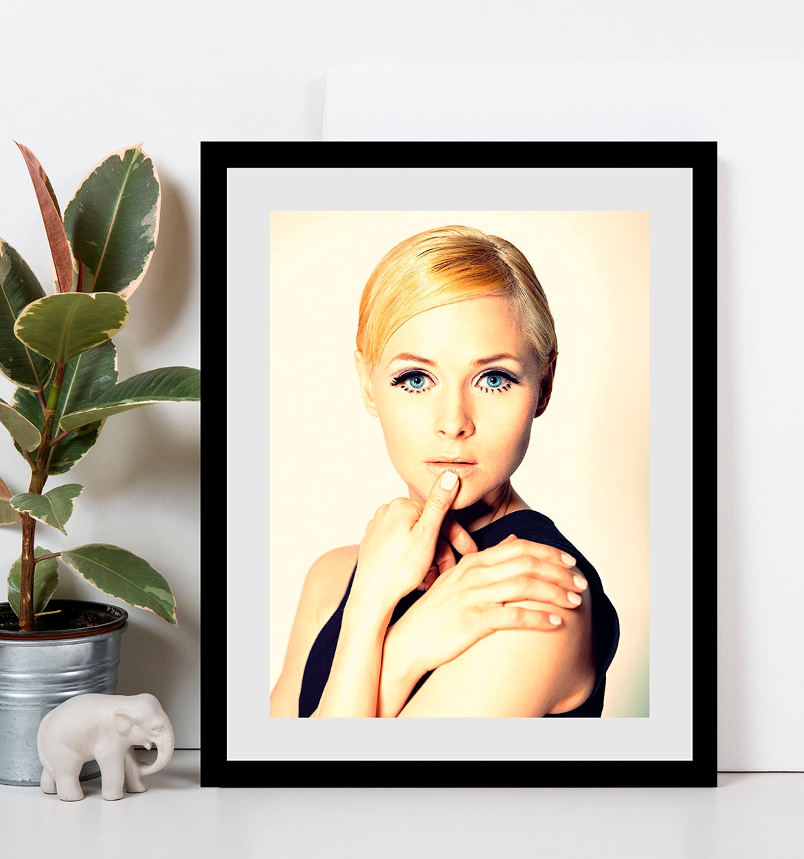 Image of queence Bild "Secilia" Art Bilder von Frauen Fashion Frau Kunst Magazincover Mode 1 Stk. tlg. HD Premium Poster-Druck inkl. Holzrahmen