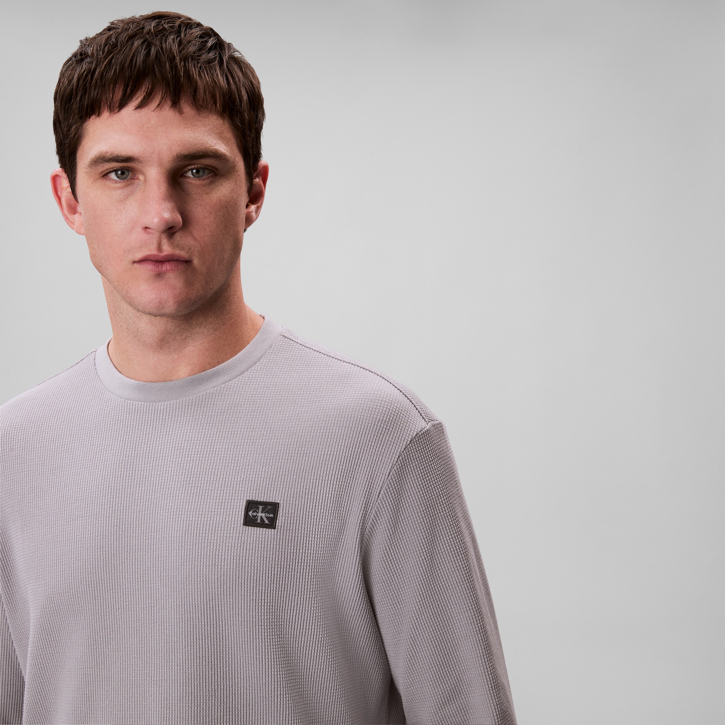 Calvin Klein Jeans Langarmshirt »LS WAFFLE BADGE CREWNK TEE«, Mit Rundhalsausschnitt