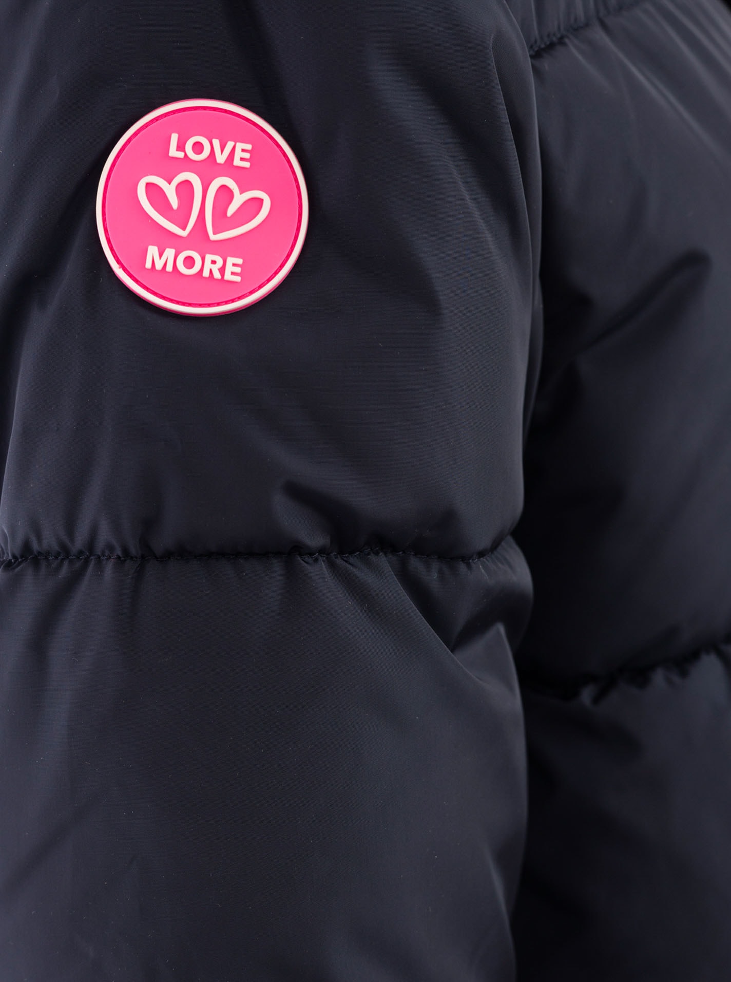 Zwillingsherz Veste matelassée »„Love More“« capuche avec cordon de serrage, fermeture éclair dissimulée, détails discrets