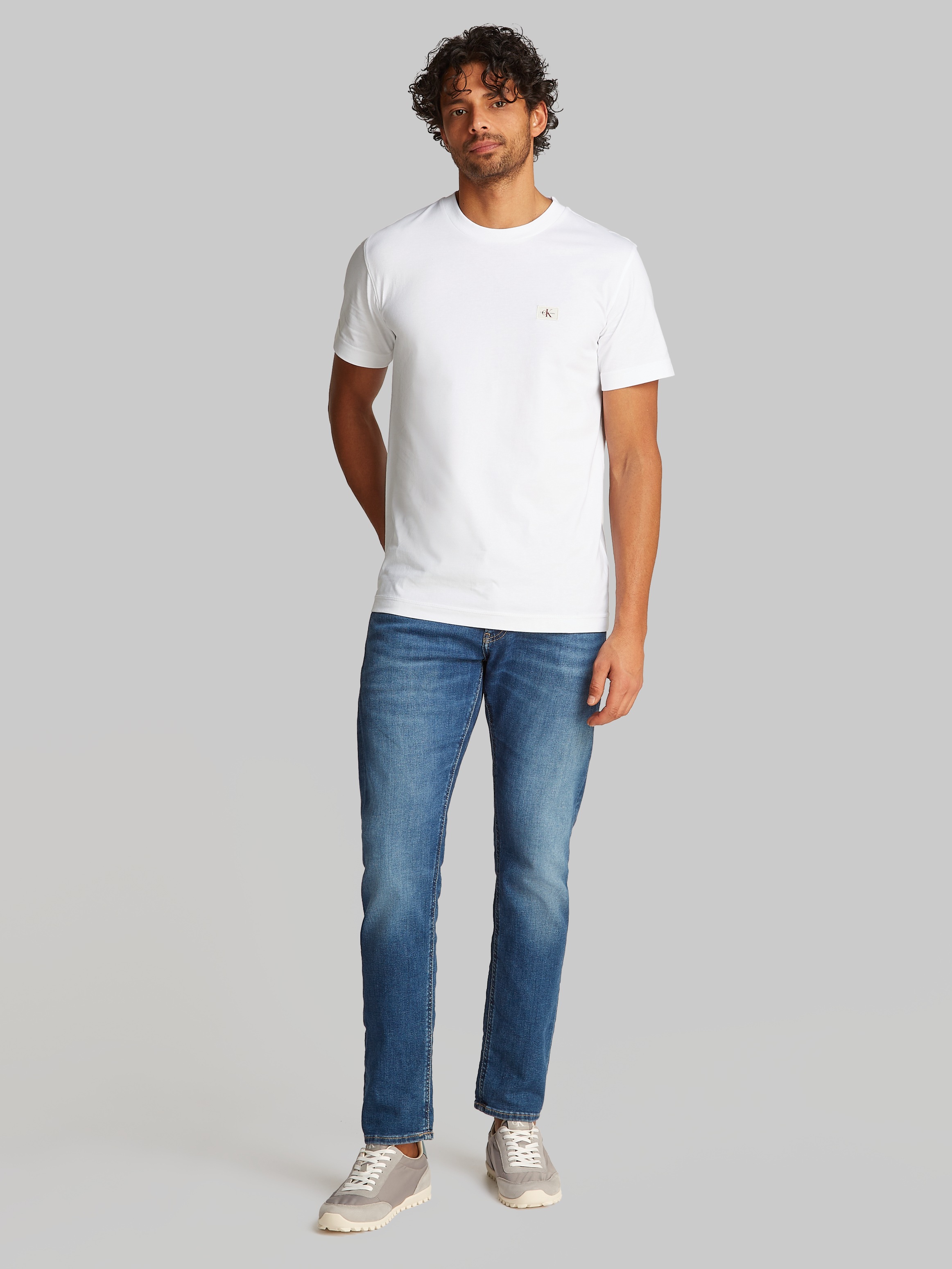 Calvin Klein Jeans Rundhalsshirt »WOVEN LABEL REGULAR TEE«, Logostickerei
