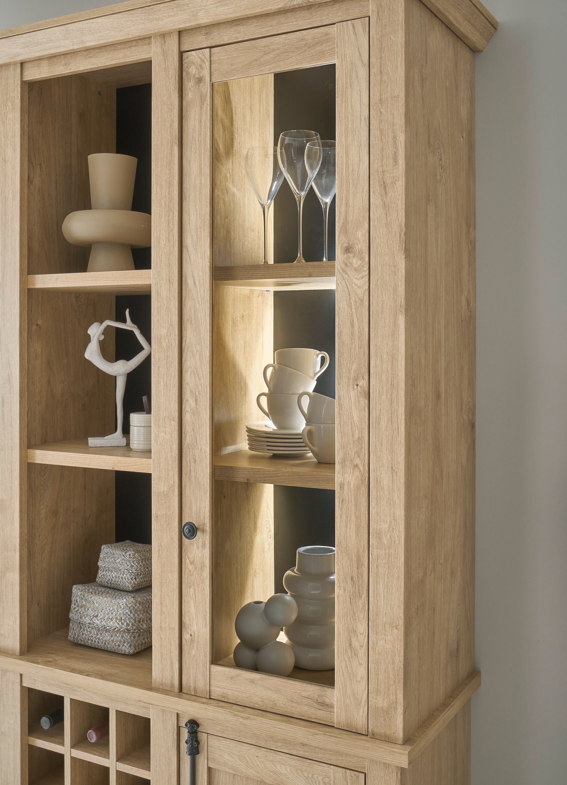 Home affaire Vitrine »Cornwall, Hochschrank im Landhausstil, Glasvitrine, Eiche Dekor«, (1 St.), Metallgriffe, 105 cm breit, viel Stauraum, in zwei Grössen verfügbar