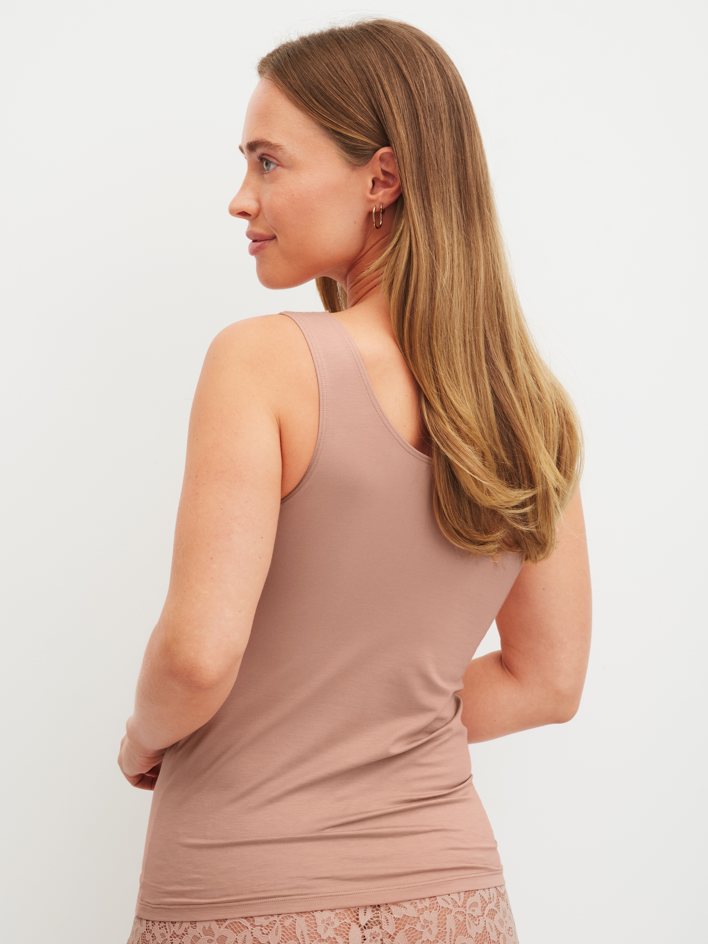 CALIDA Débardeur »Natural Comfort Lace« elastisch, V-Ausschnitt, weiche Spitze, breite Träger