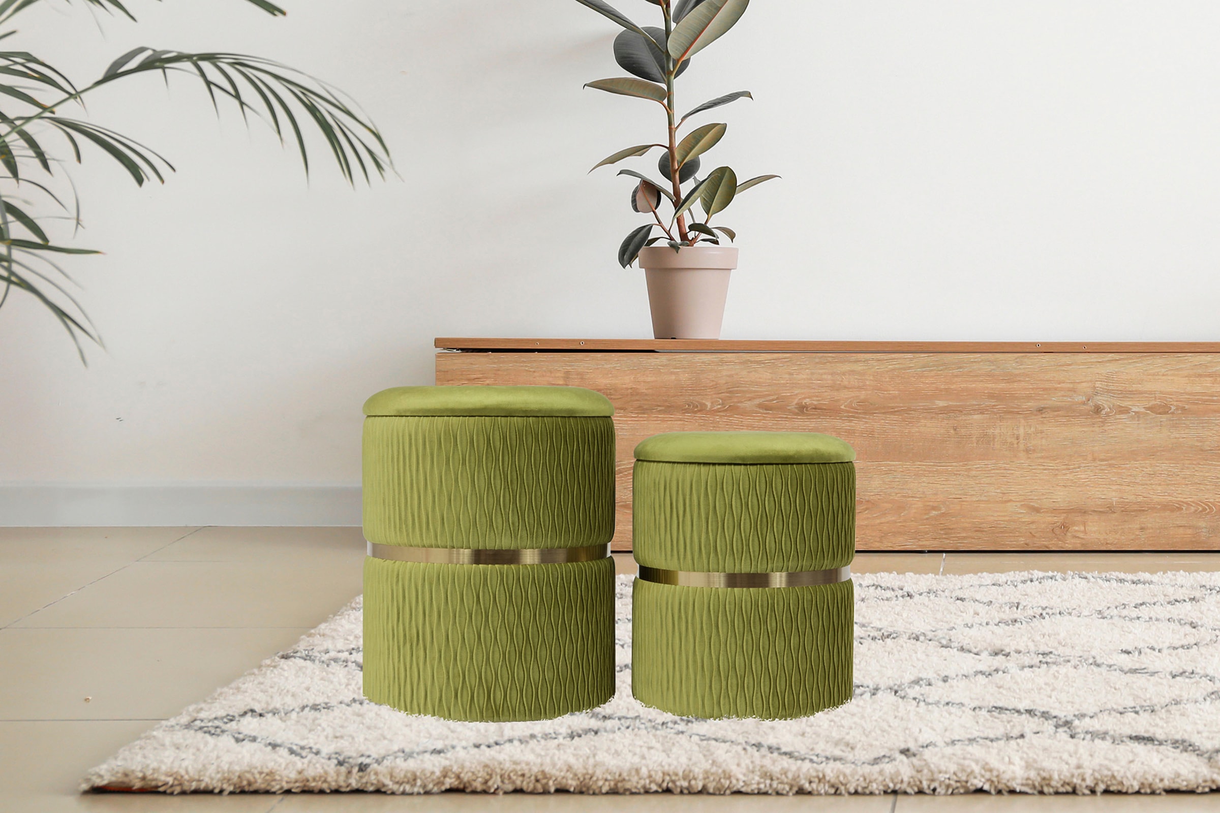 Image of Kayoom Sitzhocker "Hocker Milas 2er-Set, Praktischer und versteckter Stauraum" Set, 2 Stk. tlg. stapelbar, mit Stauraum, Edelstahlsockel, Farbenfroh unaufdringlich