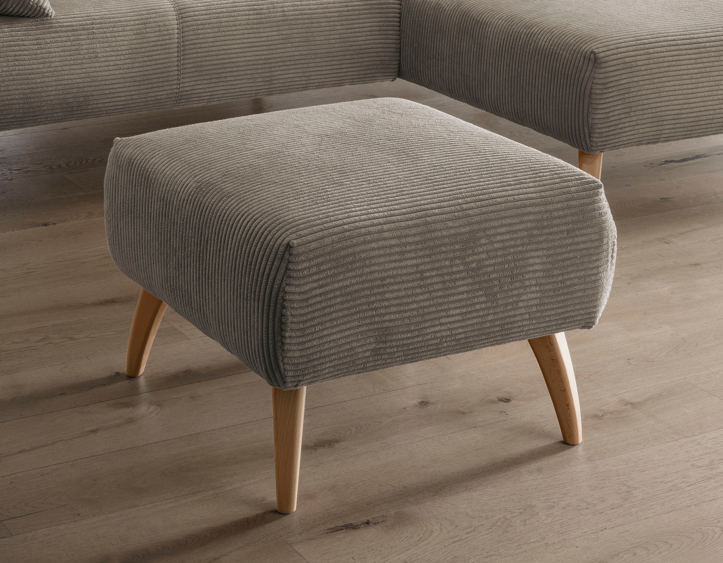 Home affaire Polsterhocker »Lazio modern und bequem, schmale Armlehnen, tolle Detailverarbeitung« zwei verschiedene Fussfarben wählbar