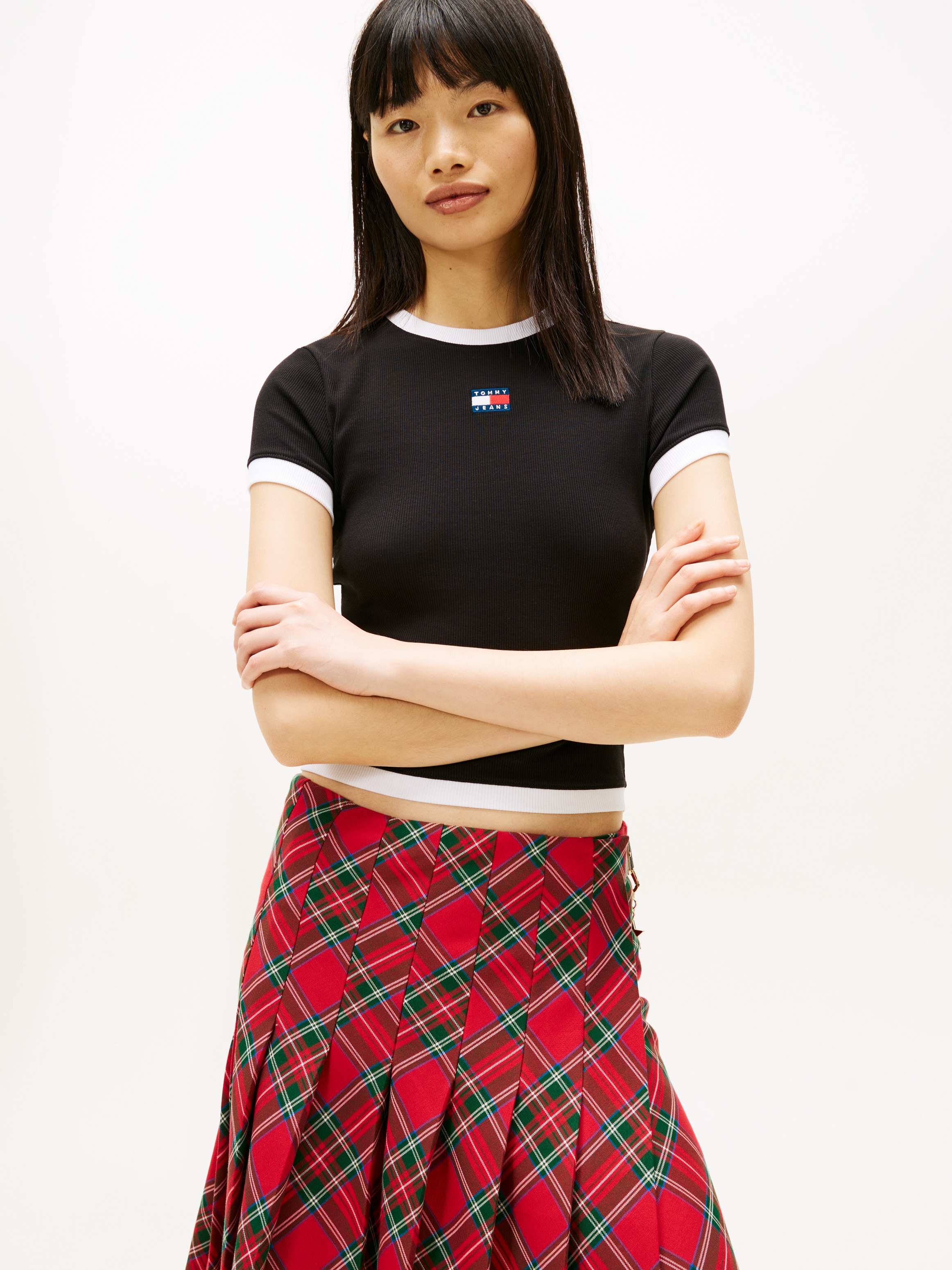 Image of Tommy Jeans Kurzarmshirt "TJW SLIM SH BADGE SS RIB EXT" in gerippter Struktur