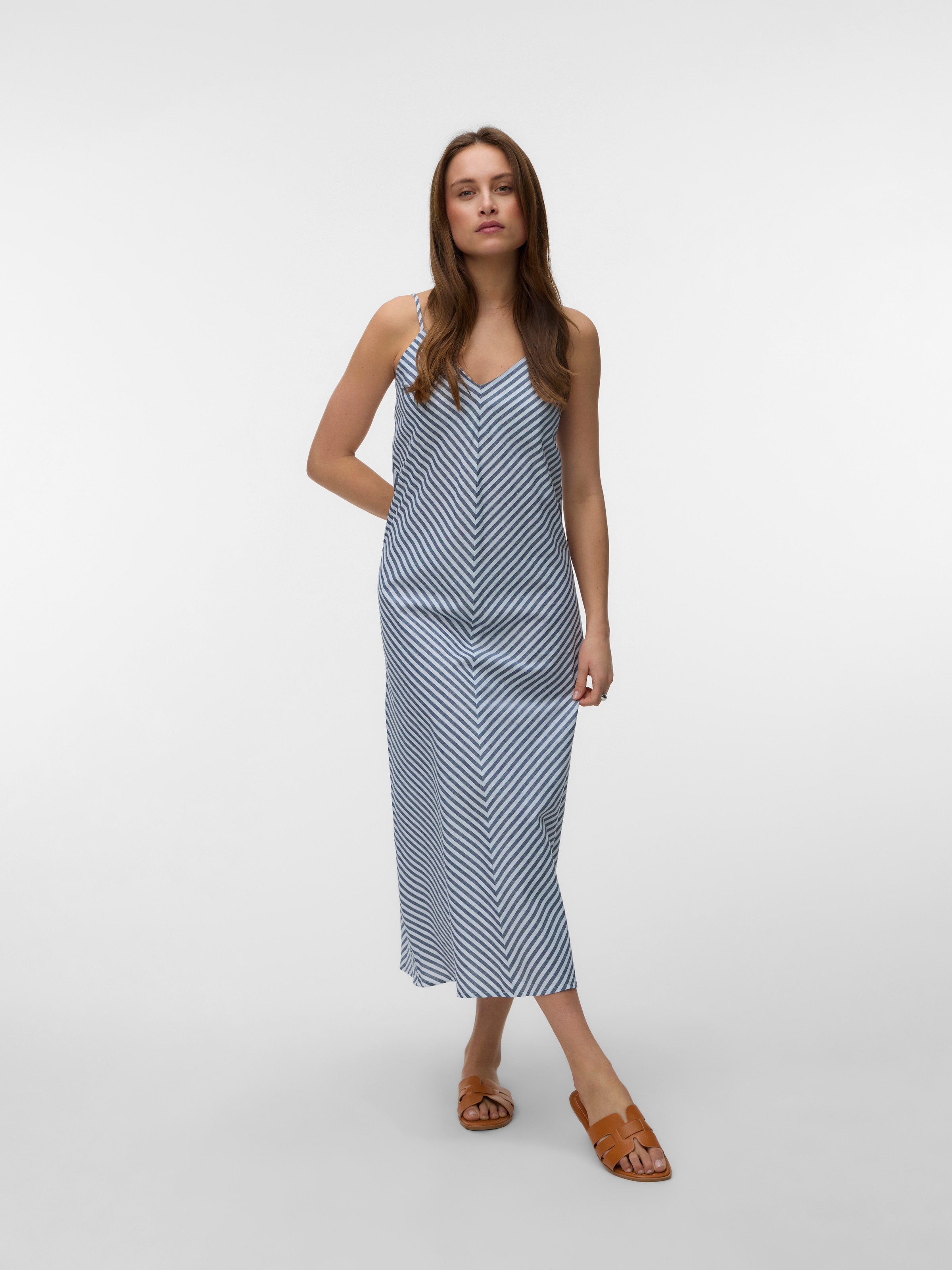 Image of Vero Moda Trägerkleid "VMSELMA 7/8 SINGLET DRESS NOOS" Baumwollmischung, mit Leinen, verstellbare Spaghettiträger