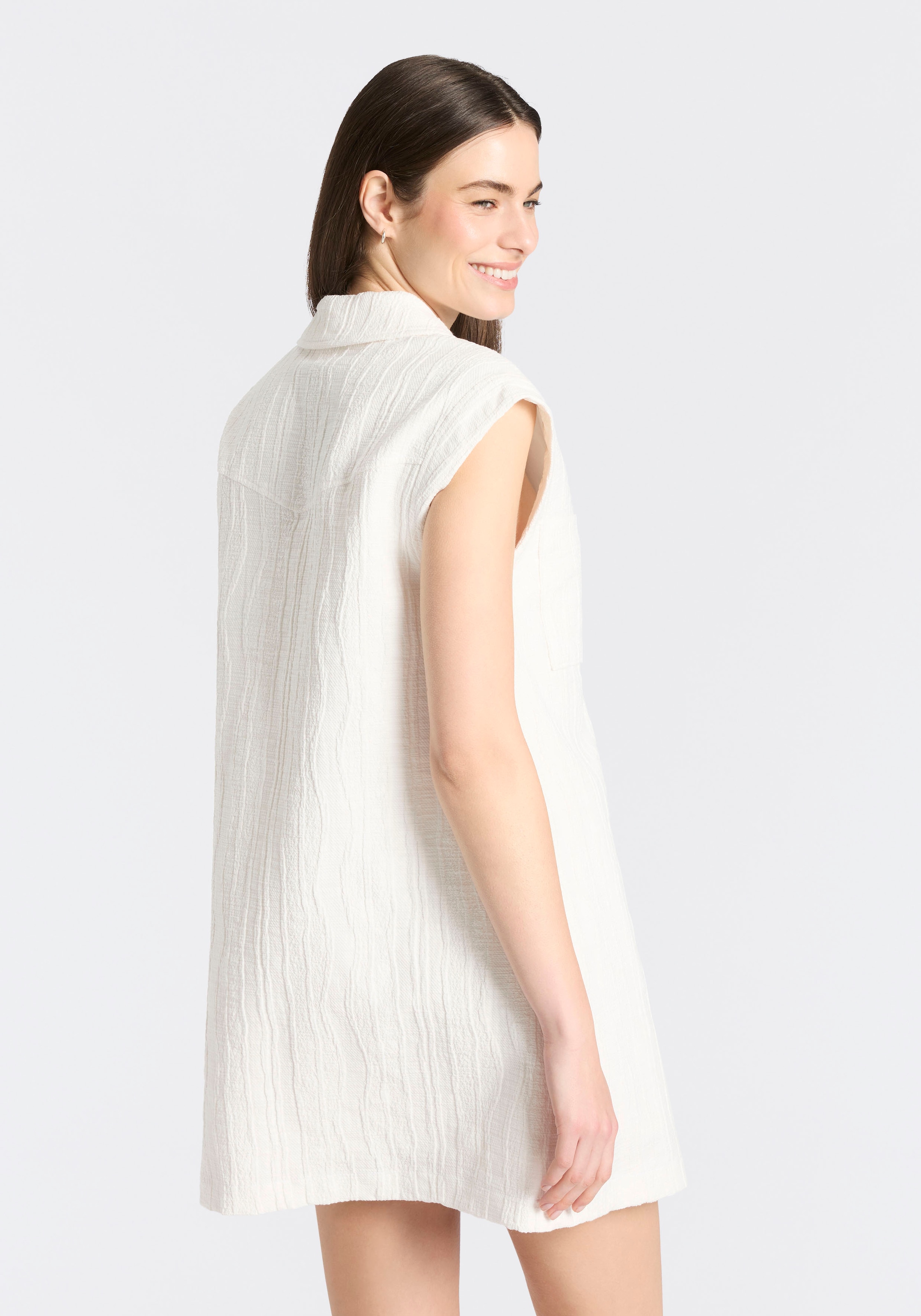 BOSS ORANGE Mini-robe »Daratela Premium Damenmode« Poches poitrine avec col à revers, sans manches