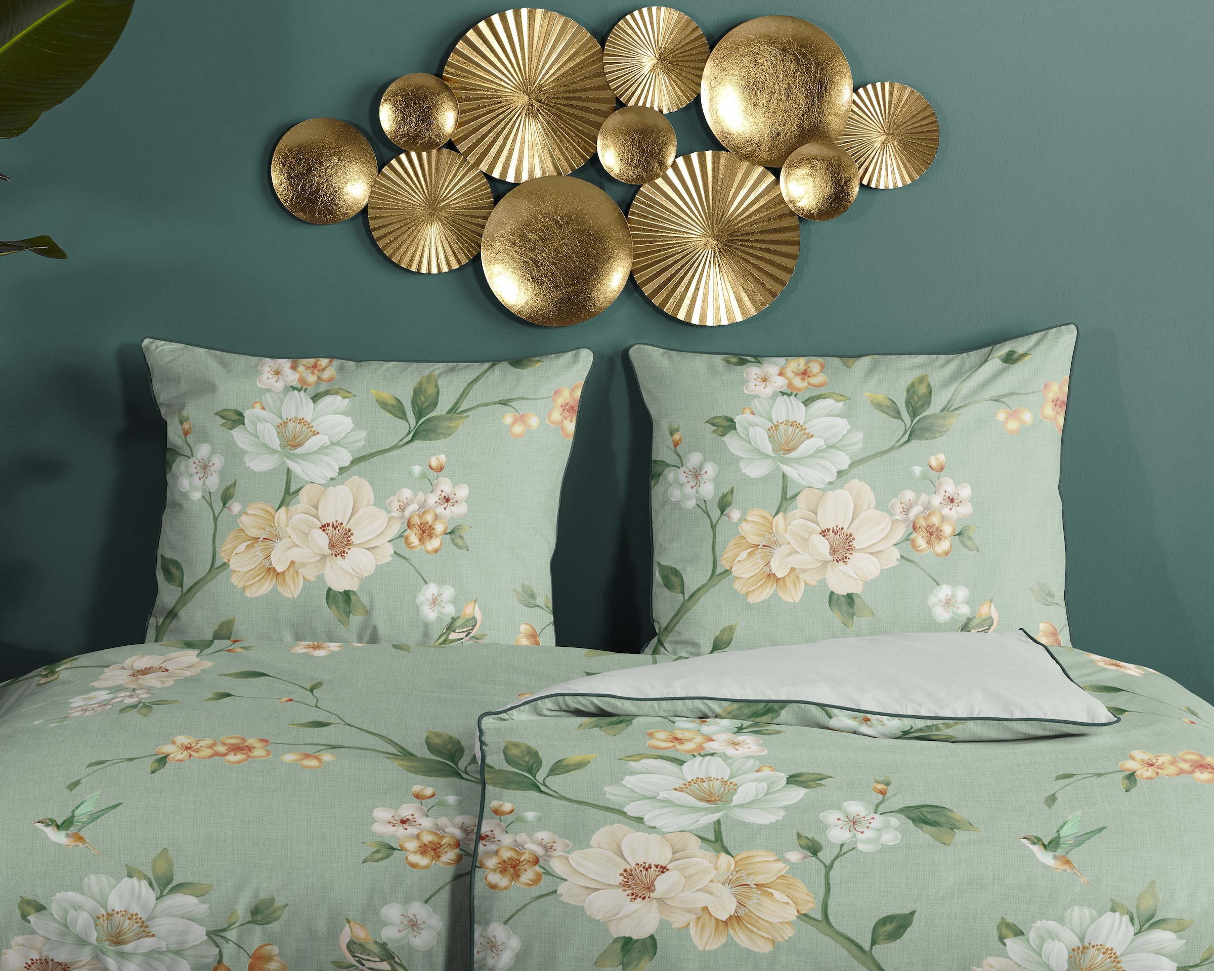 Descanso Wendebettwäsche »Sizena«, Satin, Reissverschluss, Paspel, Biese, Wendeoptik, Luxe, Blumen, grün