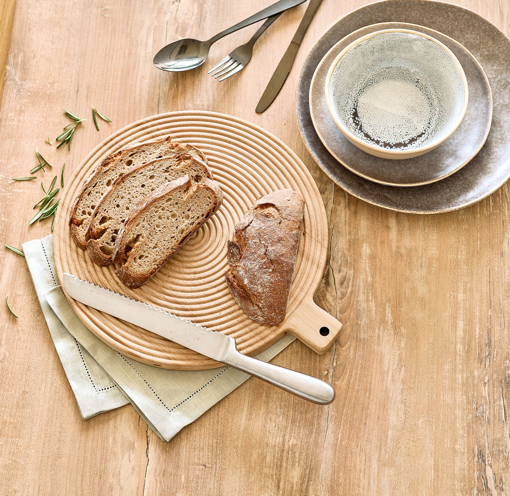 Zeller Present Schneidebrett »Schneidebrett m. Griff "Stripes", Gummibaum« Modernes Rillenmuster