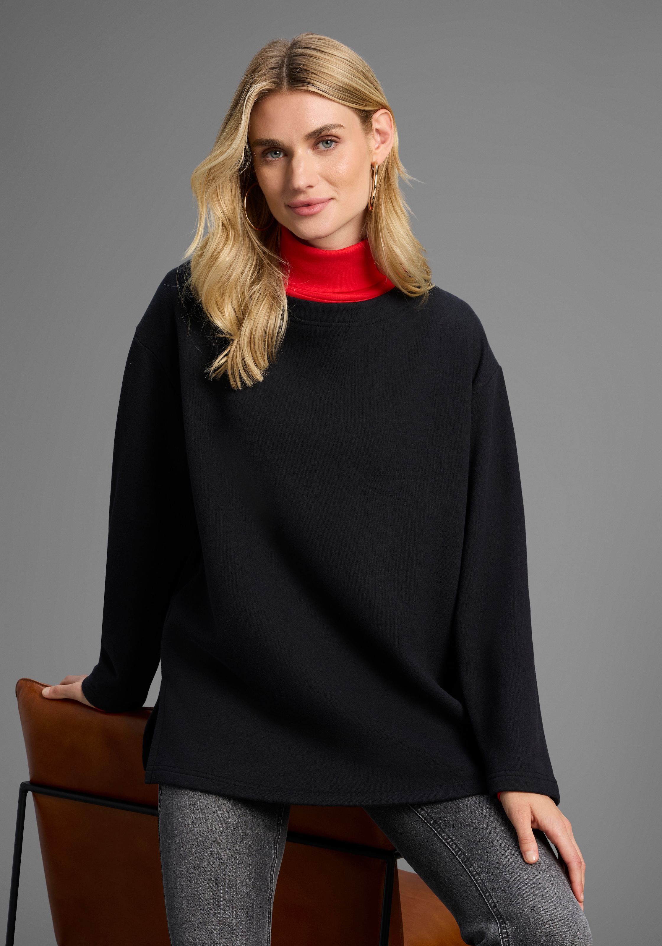 Image of Laura Scott Sweater, Lässig-weiter Sweater mit komfortabler Passform und Seitenschlitzen.