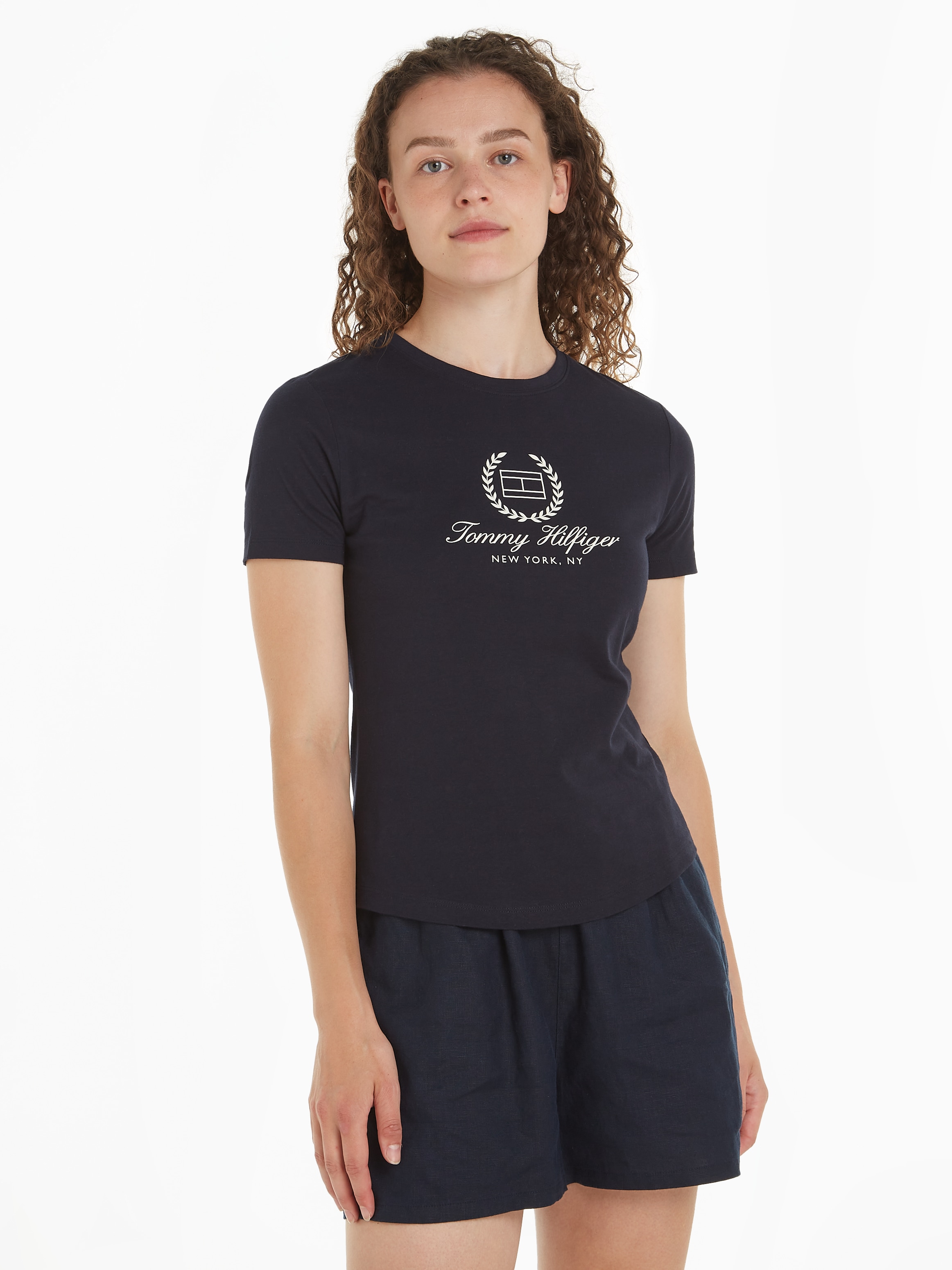 T-Shirt »SLIM FLAG SCRIPT TEE SS«, mit Logodruck auf der Brust