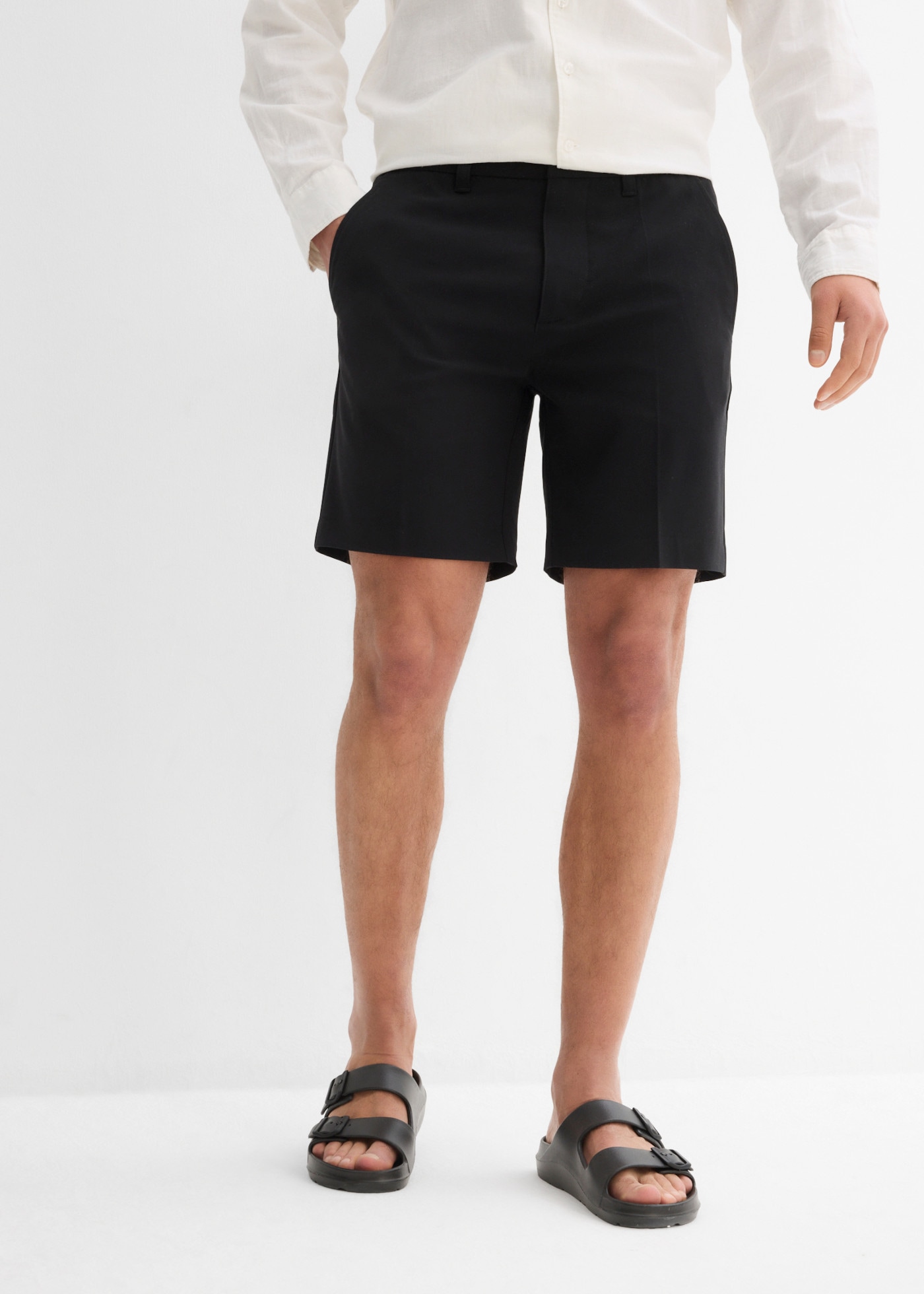 bonprix Short  style élégant, coupe classique, avec plis marqués