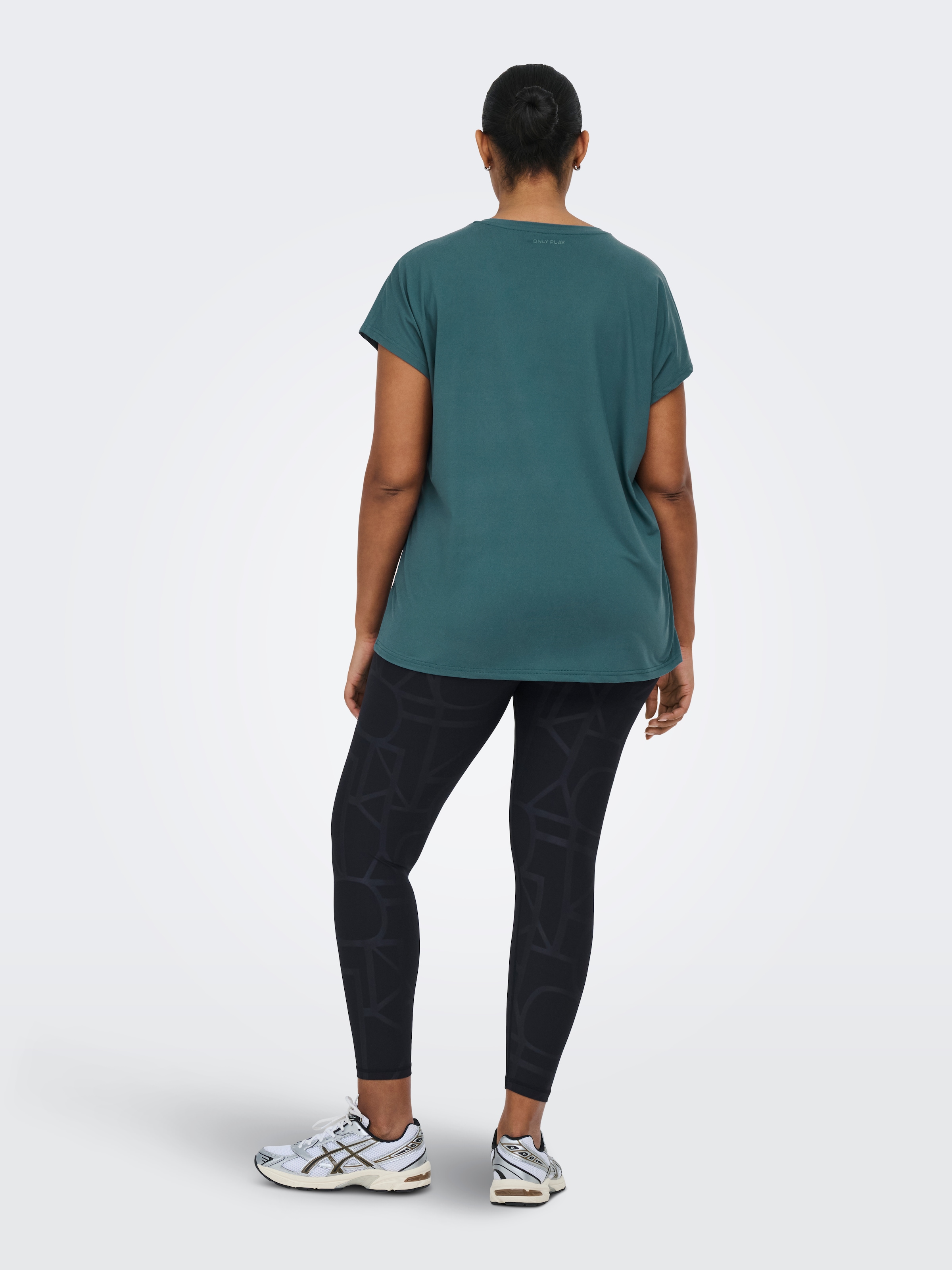 ONLY Play T-shirt fonctionnel »ONPAUBREE SS LOOSE TRAIN TEE CURVY NOOS« Relaxed Fit, en polyester et élasthanne, jersey uni