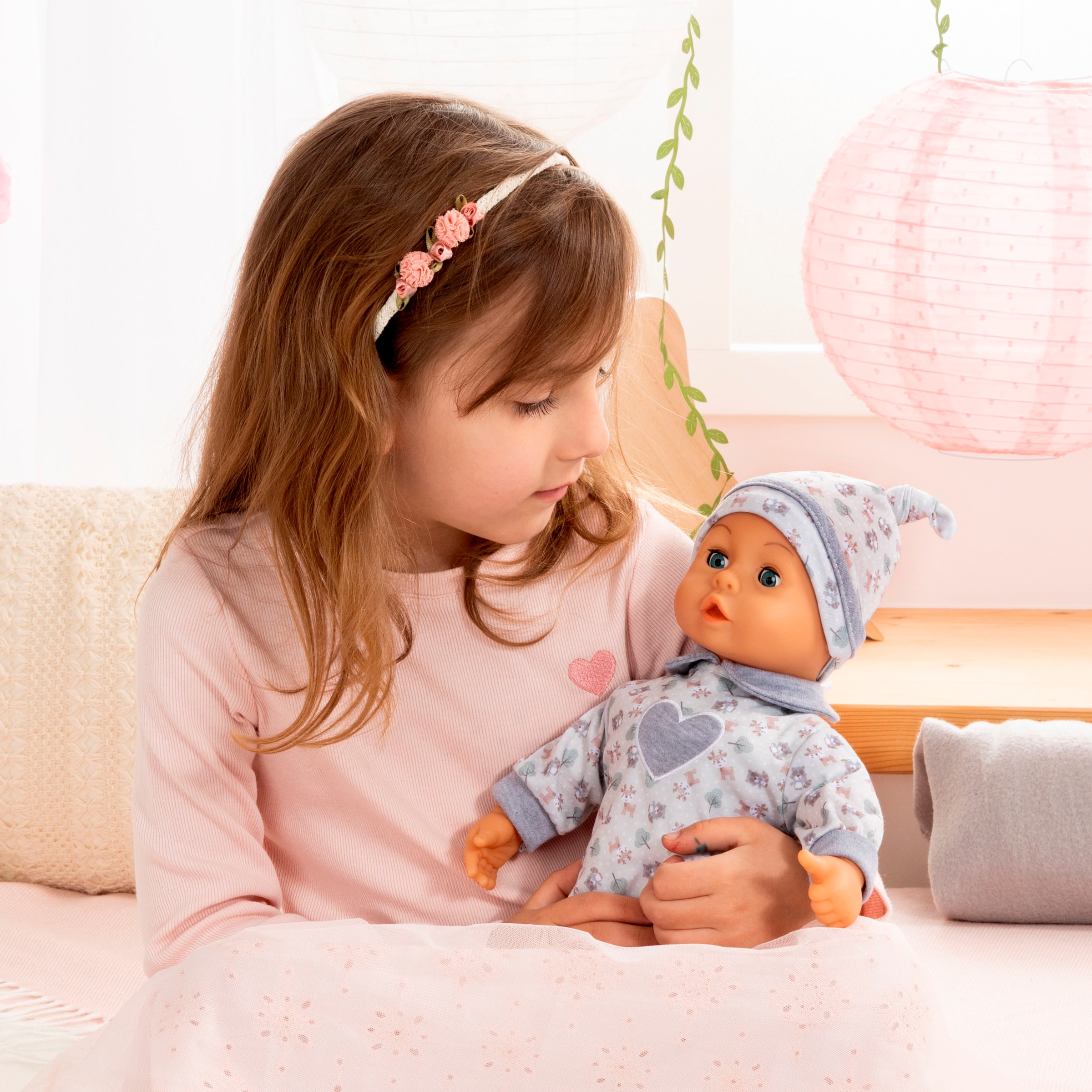 Bayer Poupée bébé »First Words Baby, 38 cm, grau« mit Schlafaugen und Babygeräuschen