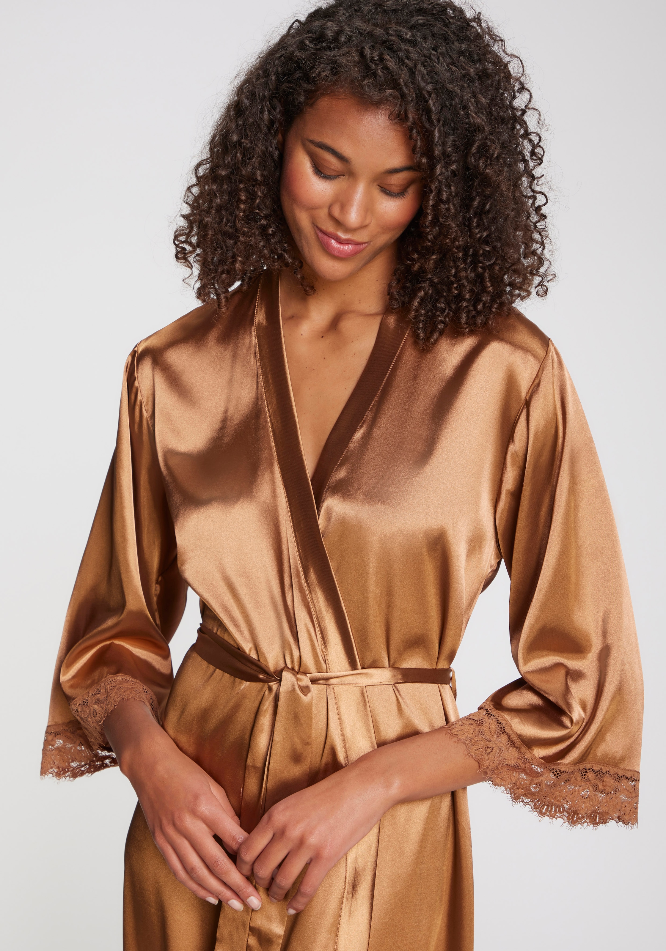 LASCANA Kimono 1-teilig,  Mit spitze besetzte Ärmel