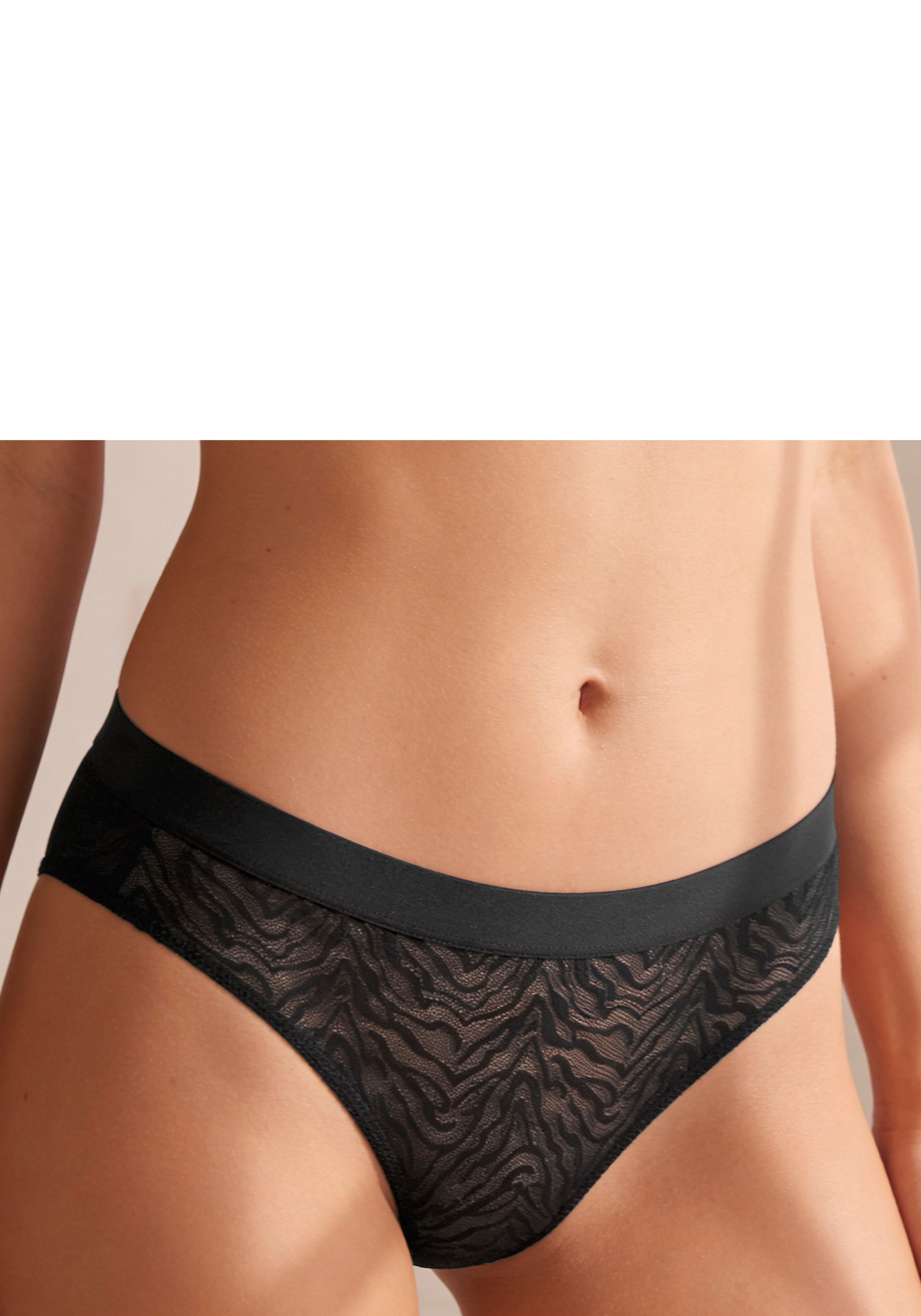 Image of s.Oliver String "Alix" aus weicher, flacher Spitze mit dezentem Muster