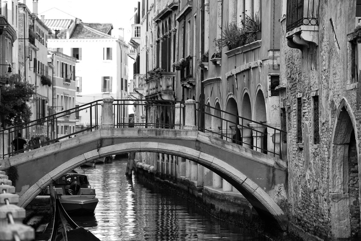 Image of Papermoon Fototapete »Venedig Brücke«, Vliestapete, hochwertiger Digitaldruck bei Ackermann Versand Schweiz