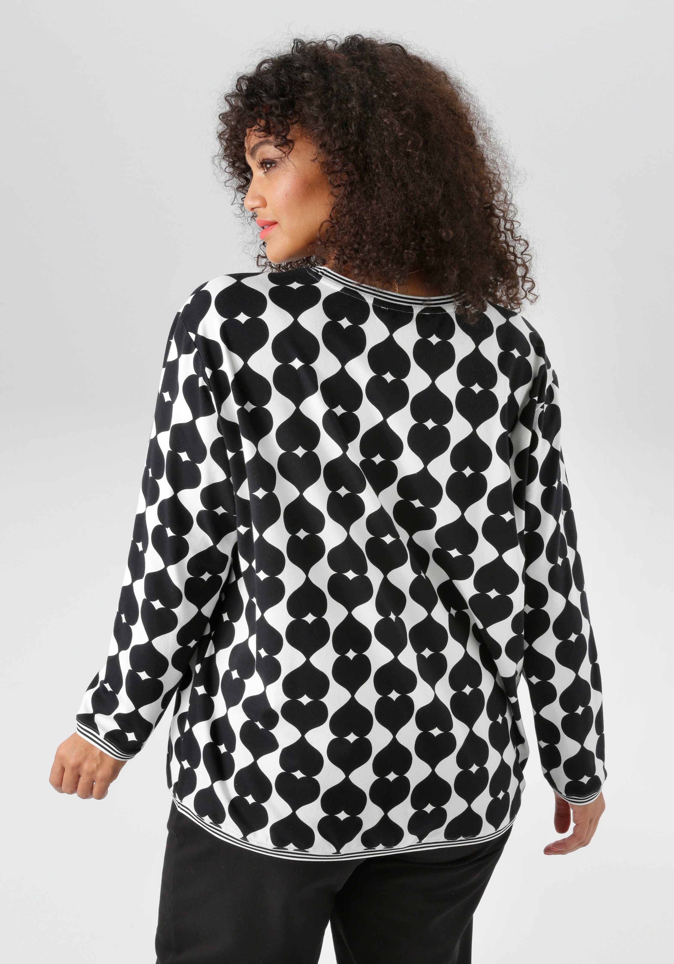 Aniston PLUS Sweatshirt, mit grossflächigem, Herzdruck - NEUE KOLLEKTION