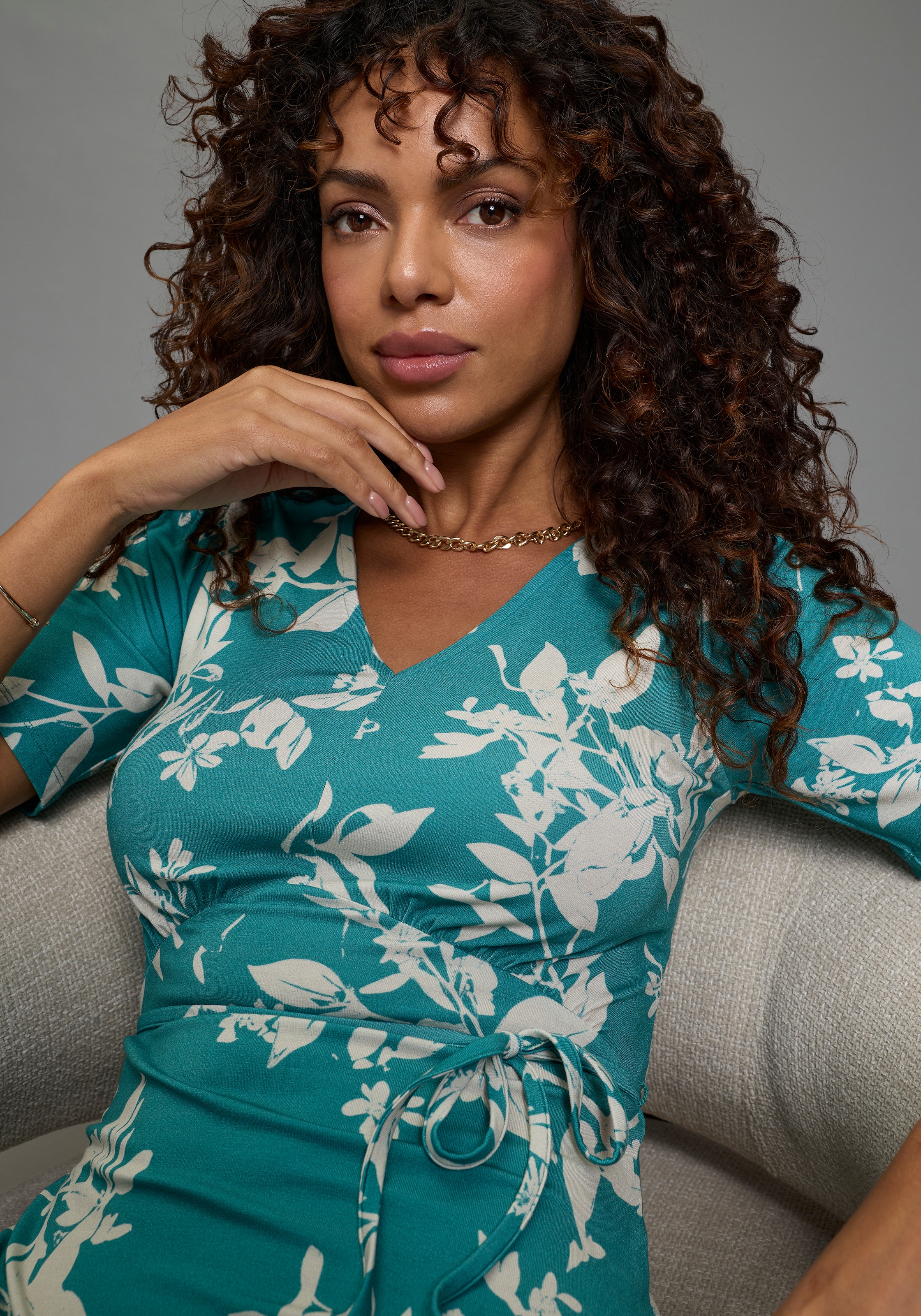 Laura Scott Robe midi in floralem Druck, aus Viskose und Elasthan