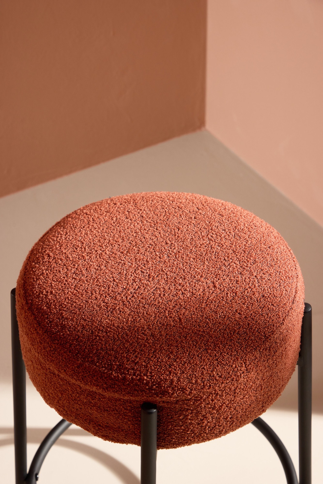 Venture Home Barhocker »Tucson, Barhocker in Bouclé, niedrige Sitzfläche, belastbar bis 150 kg« Tresenstuhl, Bouclé-Bezug, Stahlbeine, Fussstütze, modern