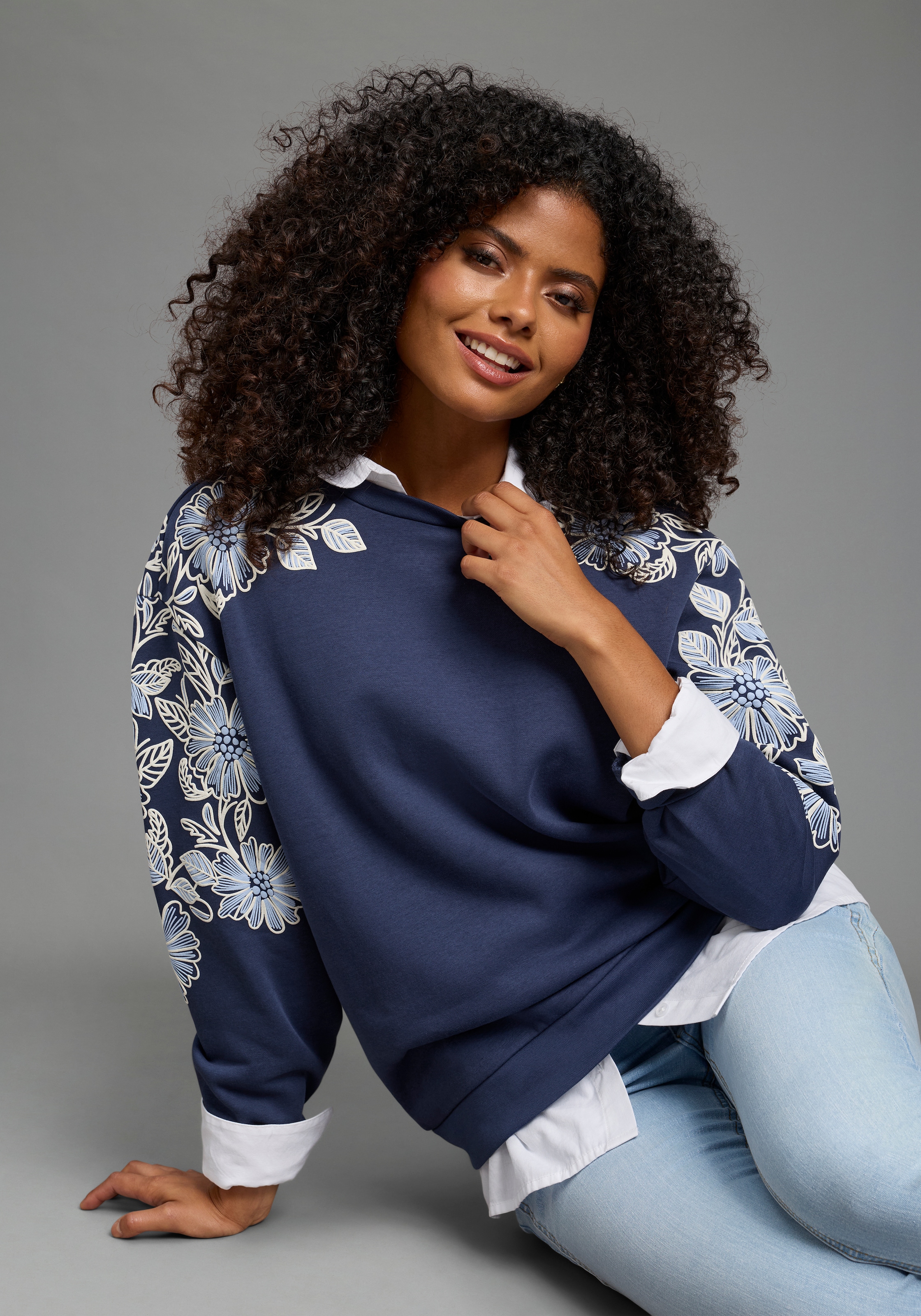 Image of Laura Scott Sweatshirt, mit floralem, plastischen Druck